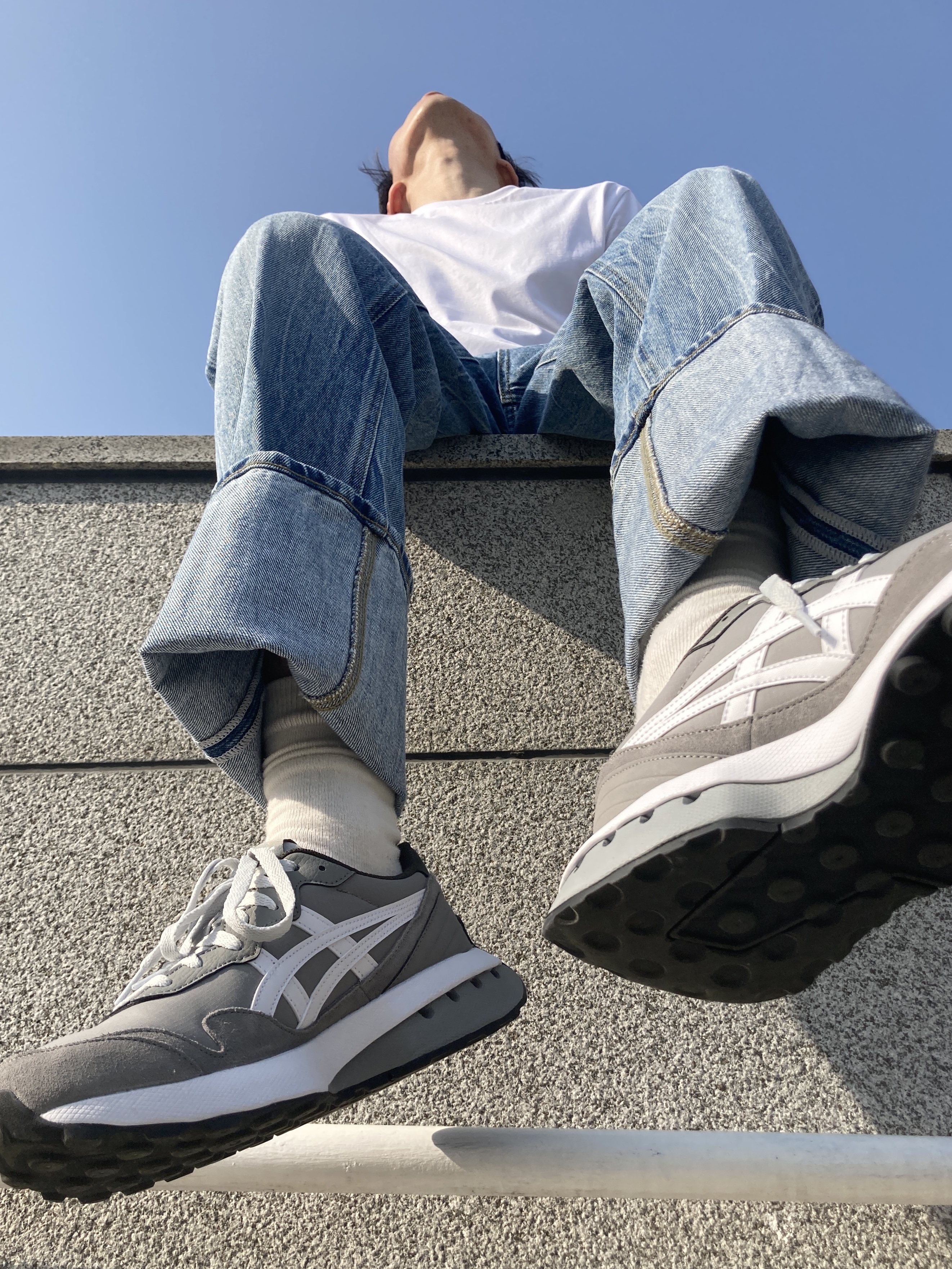 Asics Jogger X81 Clay Grey 착용 스타일 - 1