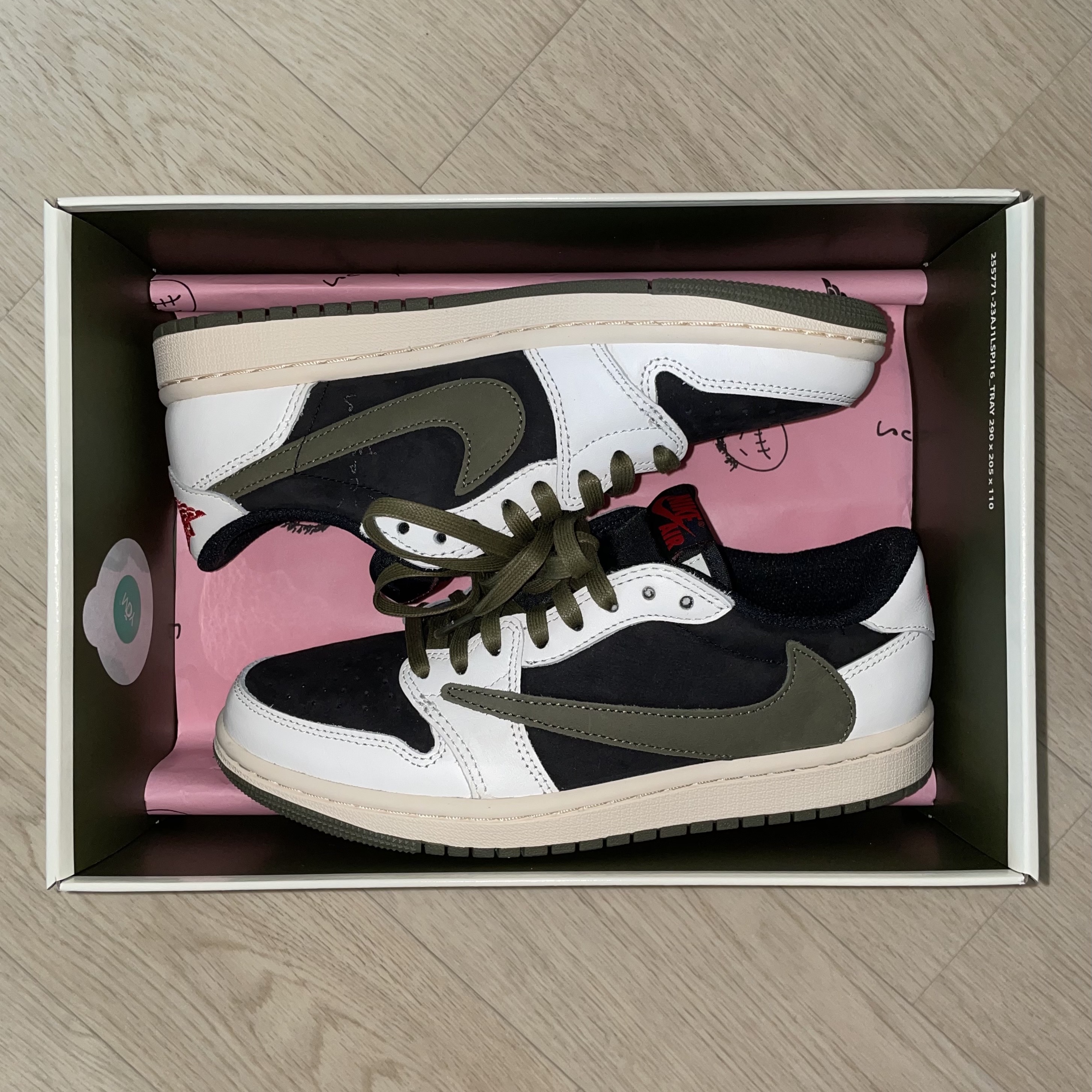 (W) Jordan 1 x Travis Scott Retro Low OG SP Medium Olive 착용 스타일