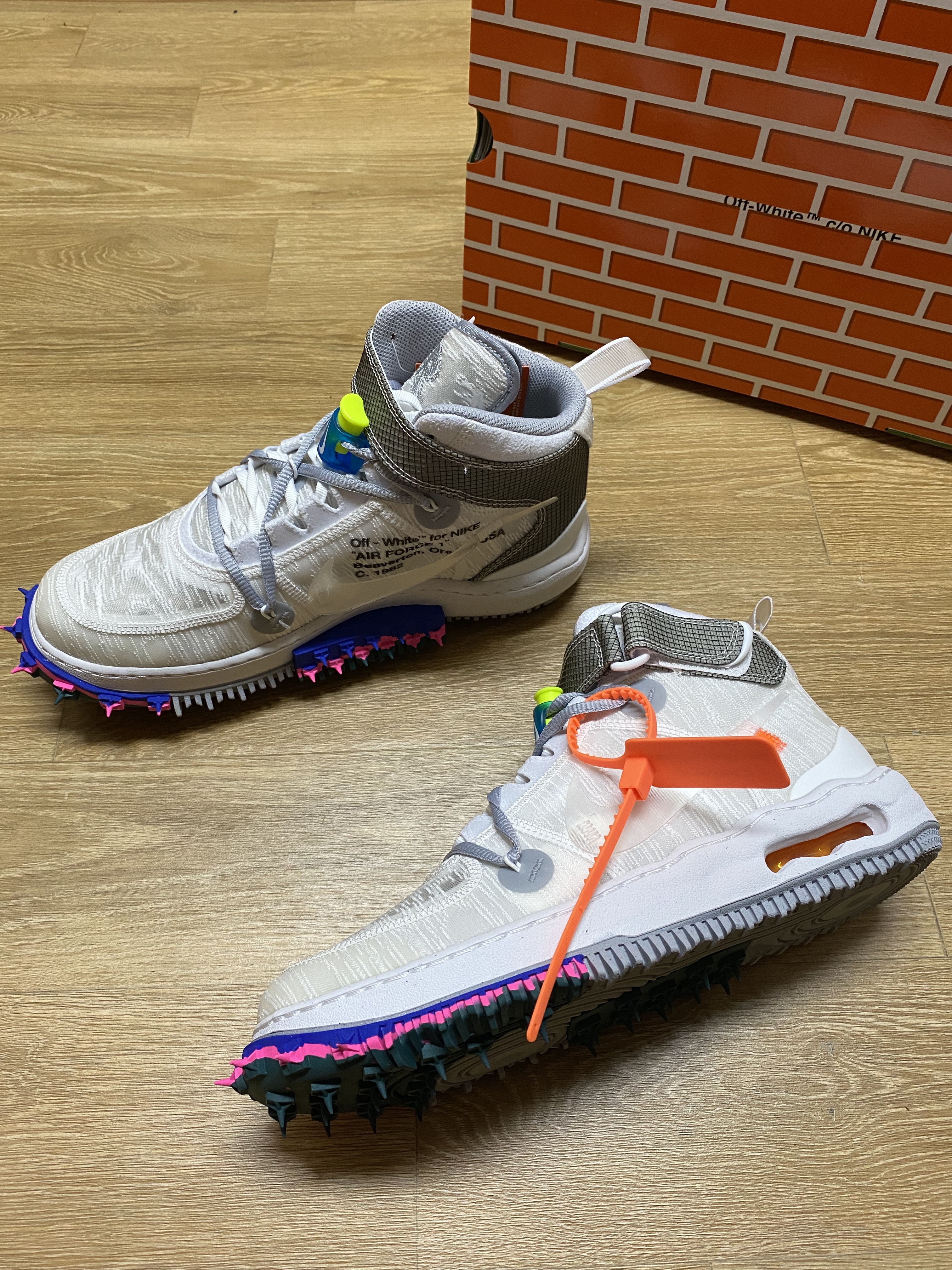 Nike x Off-White Air Force 1 Mid SP White 착용 스타일