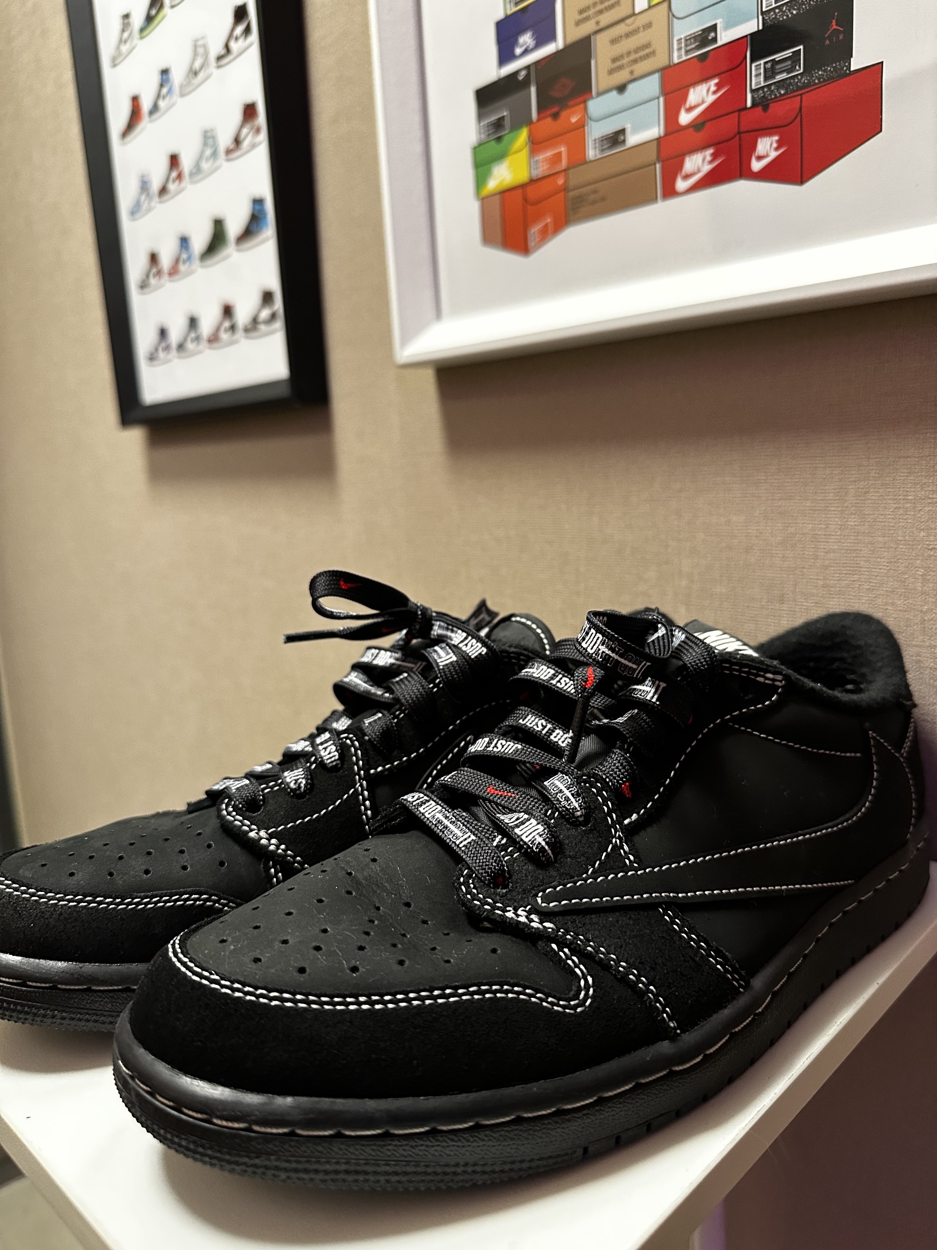 Jordan 1 x Travis Scott Retro Low OG SP Black Phantom 착용 스타일 - 2