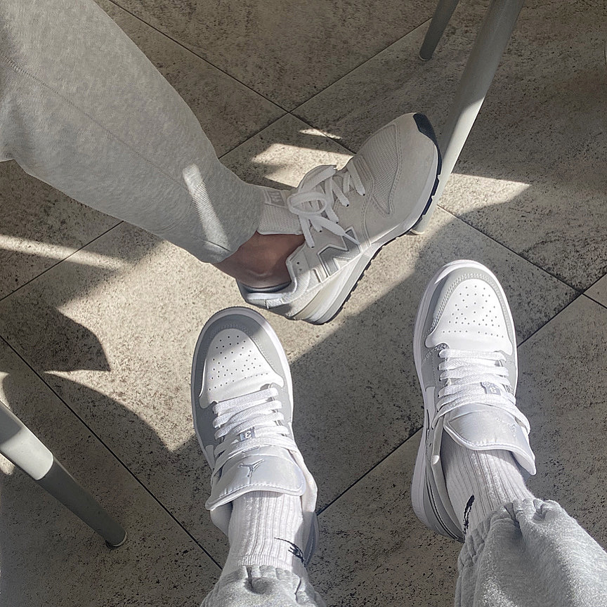 (W) Jordan 1 Low White Wolf Grey, New Balance 996 Grey 착용 스타일