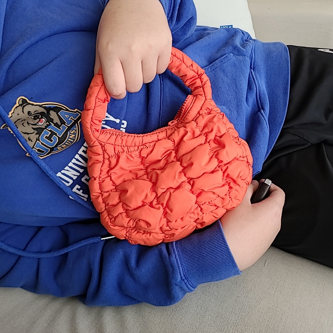 COS Quilted Micro Bag Orange 착용 스타일