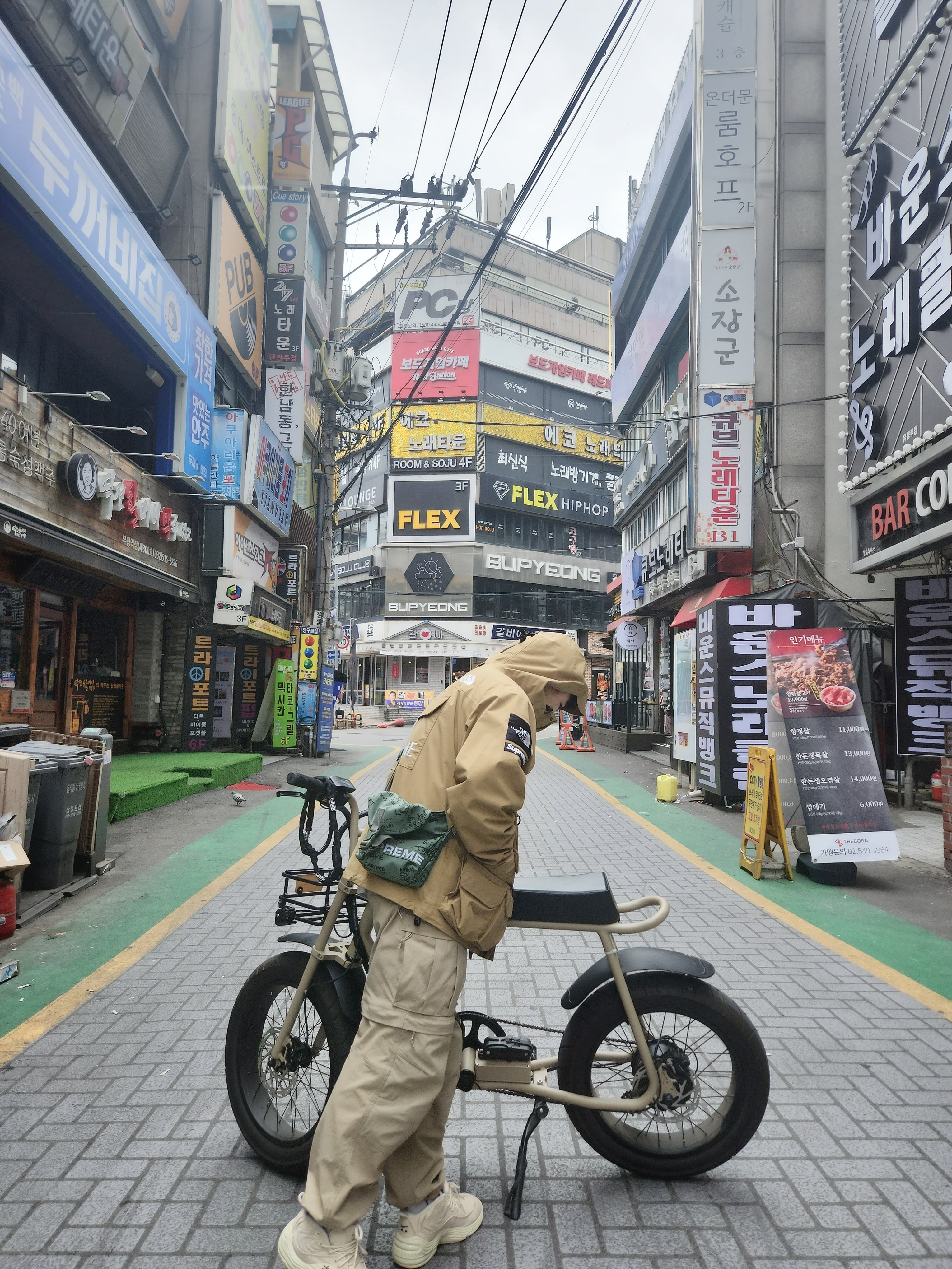 Supreme x The North Face Cargo Jacket Gold - 20SS, Nike ACG Smith Summit Pants Khaki - Asia 착용 스타일 - 2