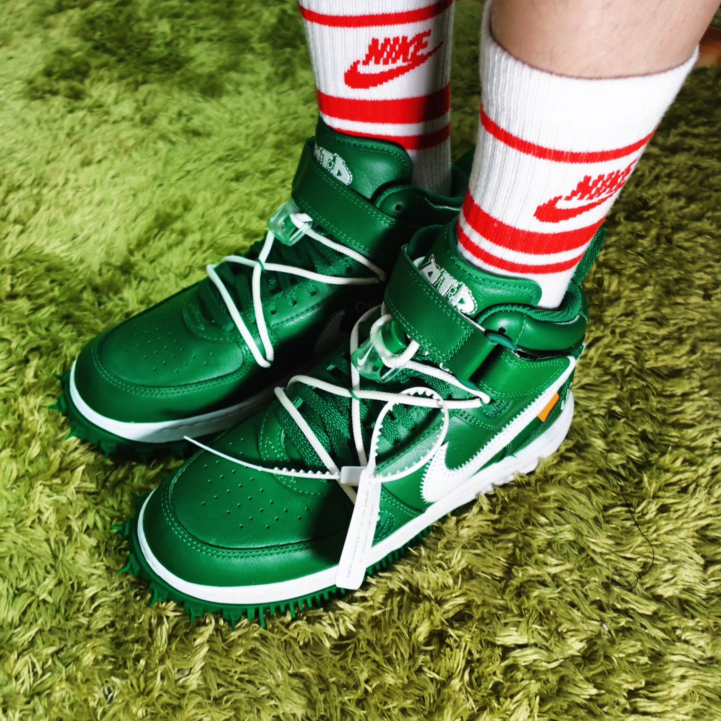 Nike x Off-White Air Force 1 Mid SP Leather Pine Green 착용 스타일 - 4