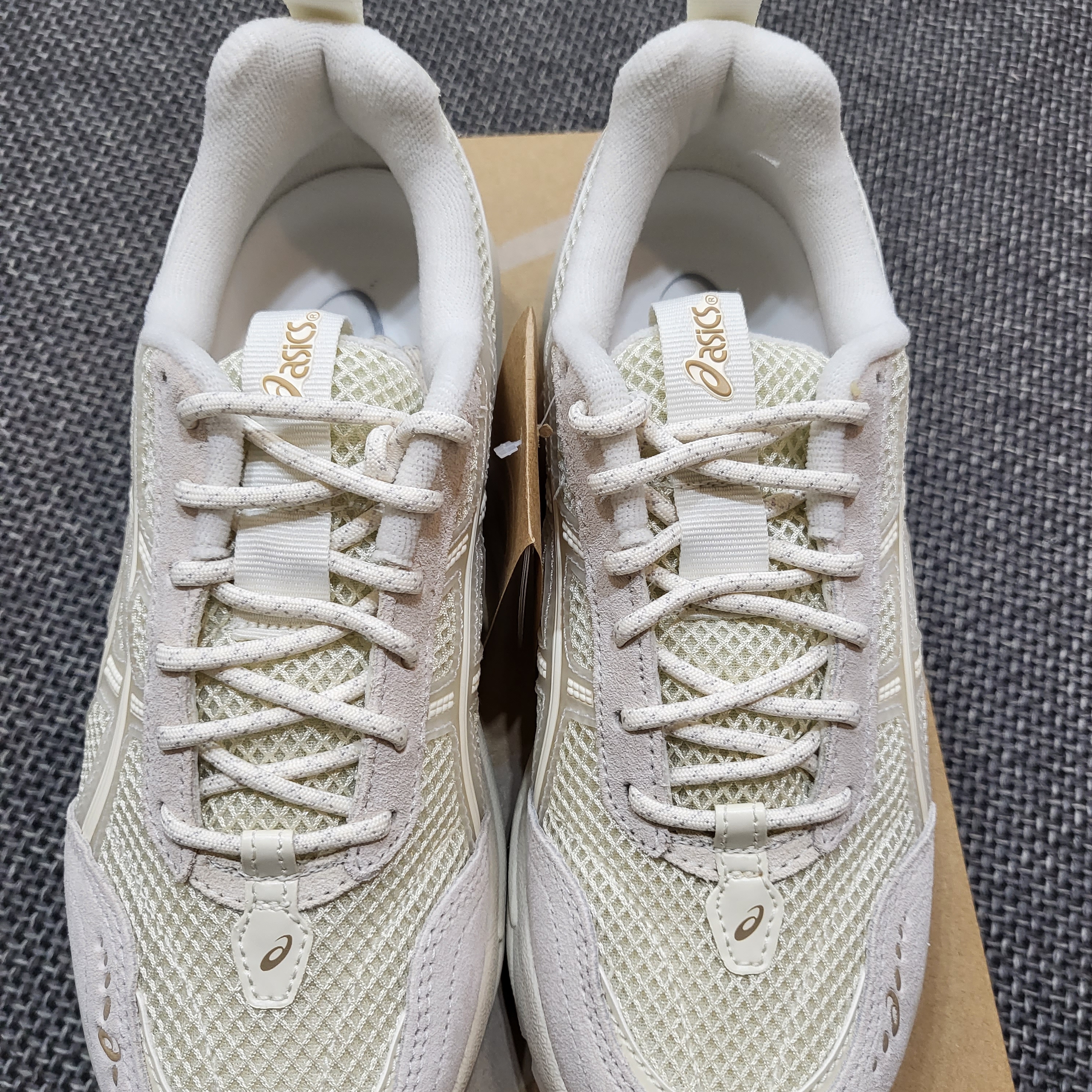 Asics Gel-1090 V2 Cream 착용 스타일 - 2