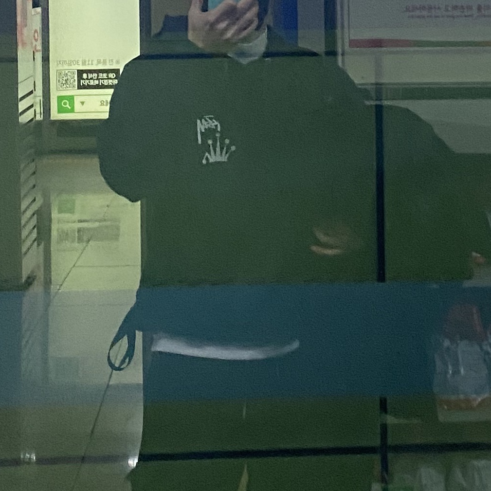 Stussy Stock Crown Hoodie Navy 착용 스타일
