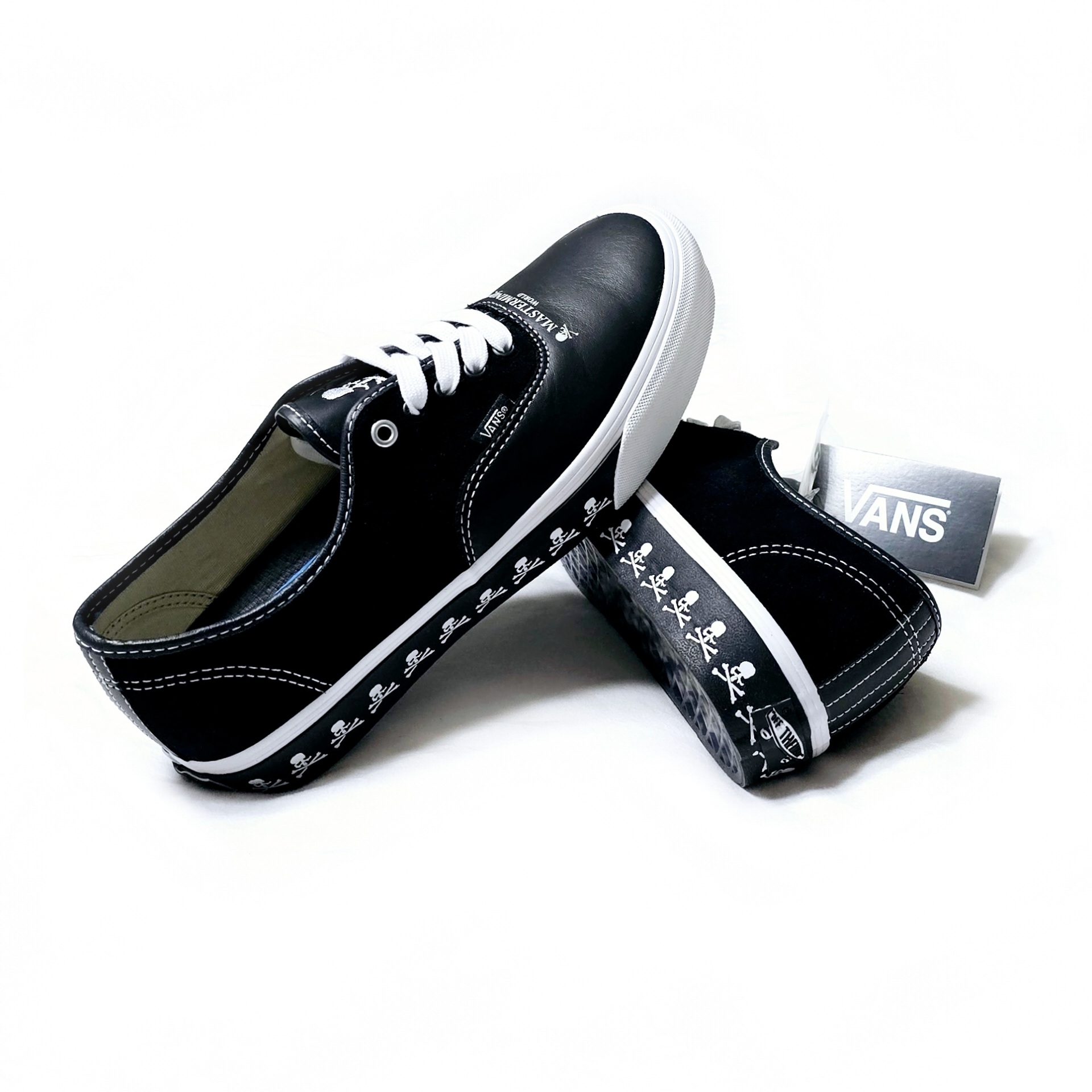 Vans Vault x Mastermind World Authentic LX Black 착용 스타일 - 2