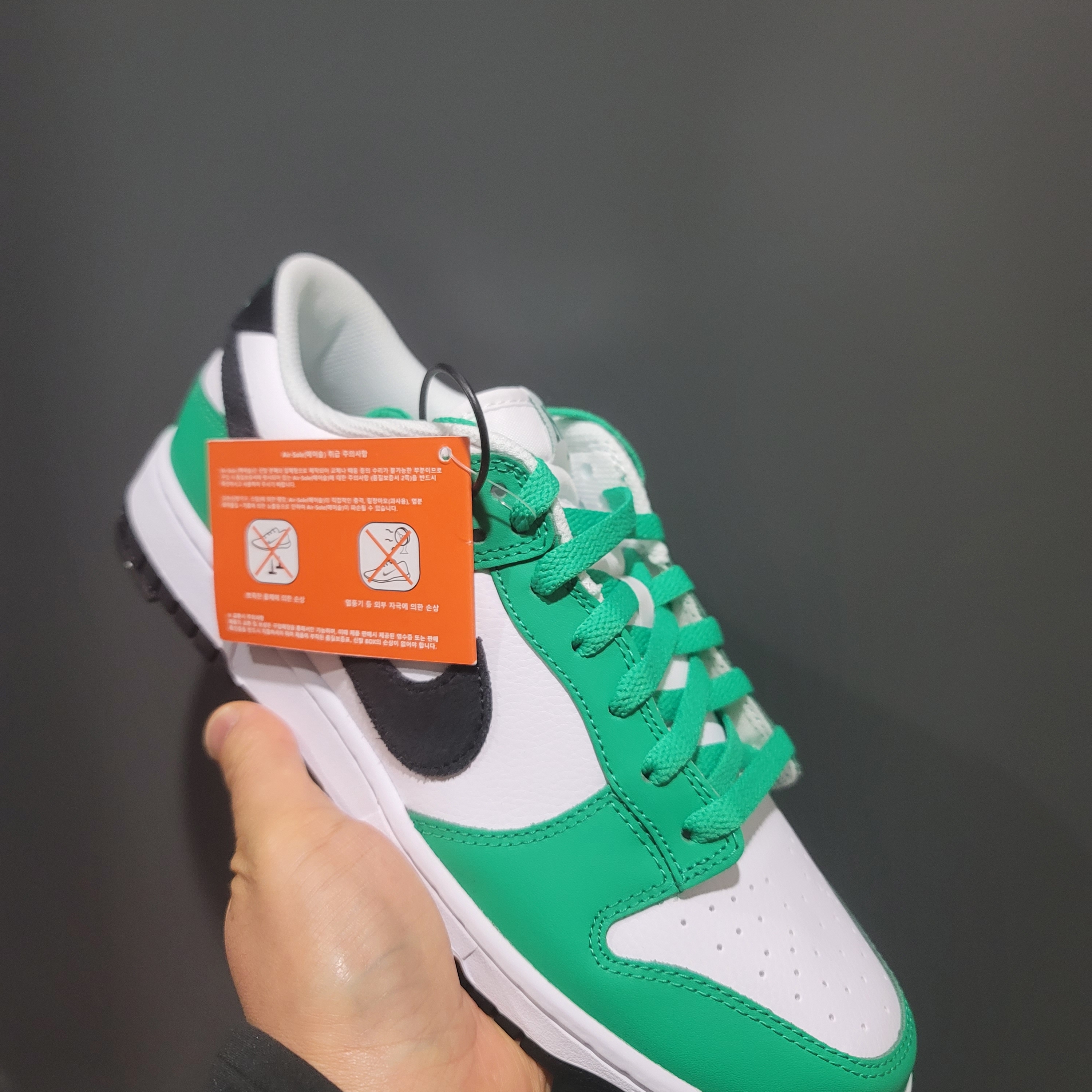 Nike Dunk Low White Green 착용 스타일 - 1