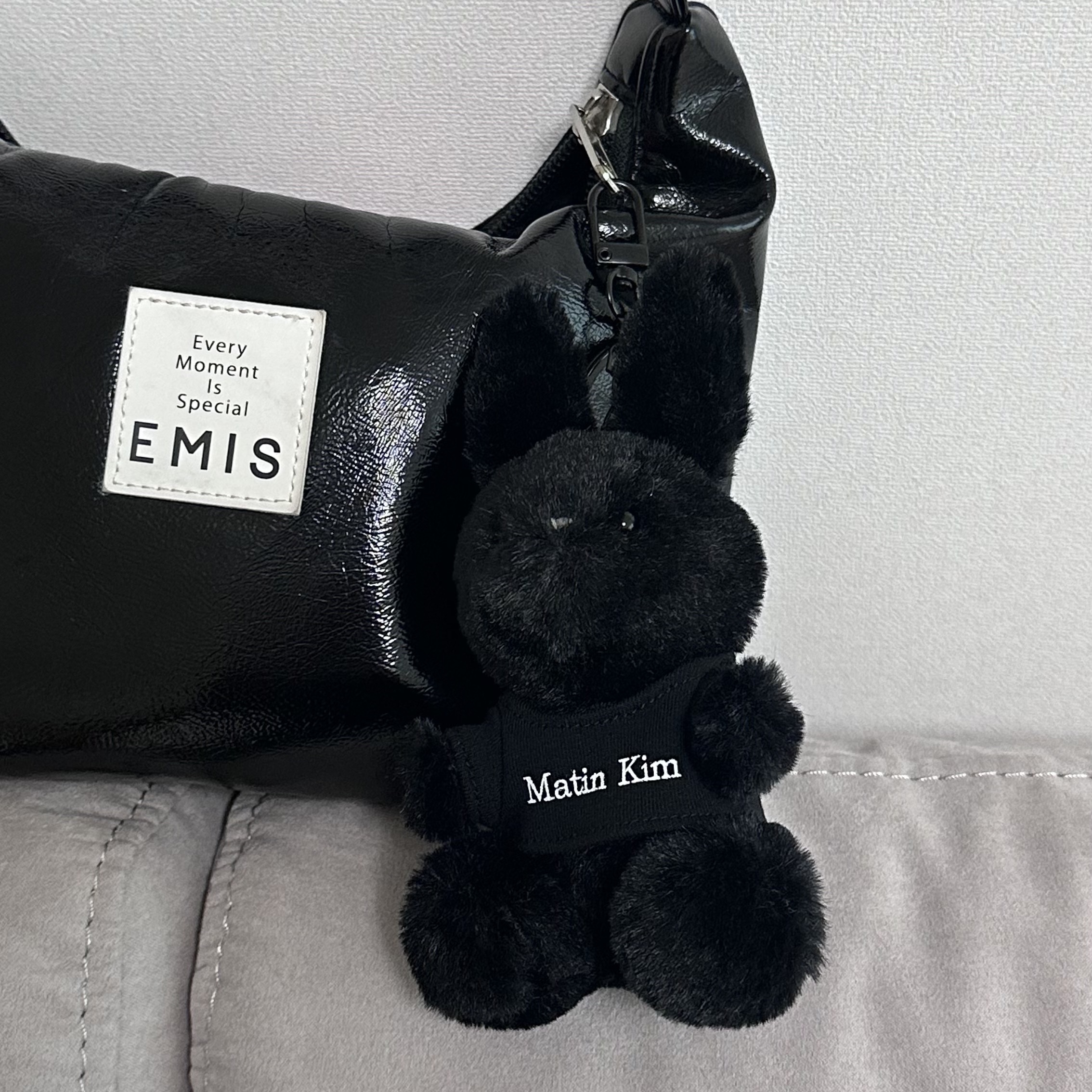 Matin Kim Black Bunny Toy Keyring Black 착용 스타일