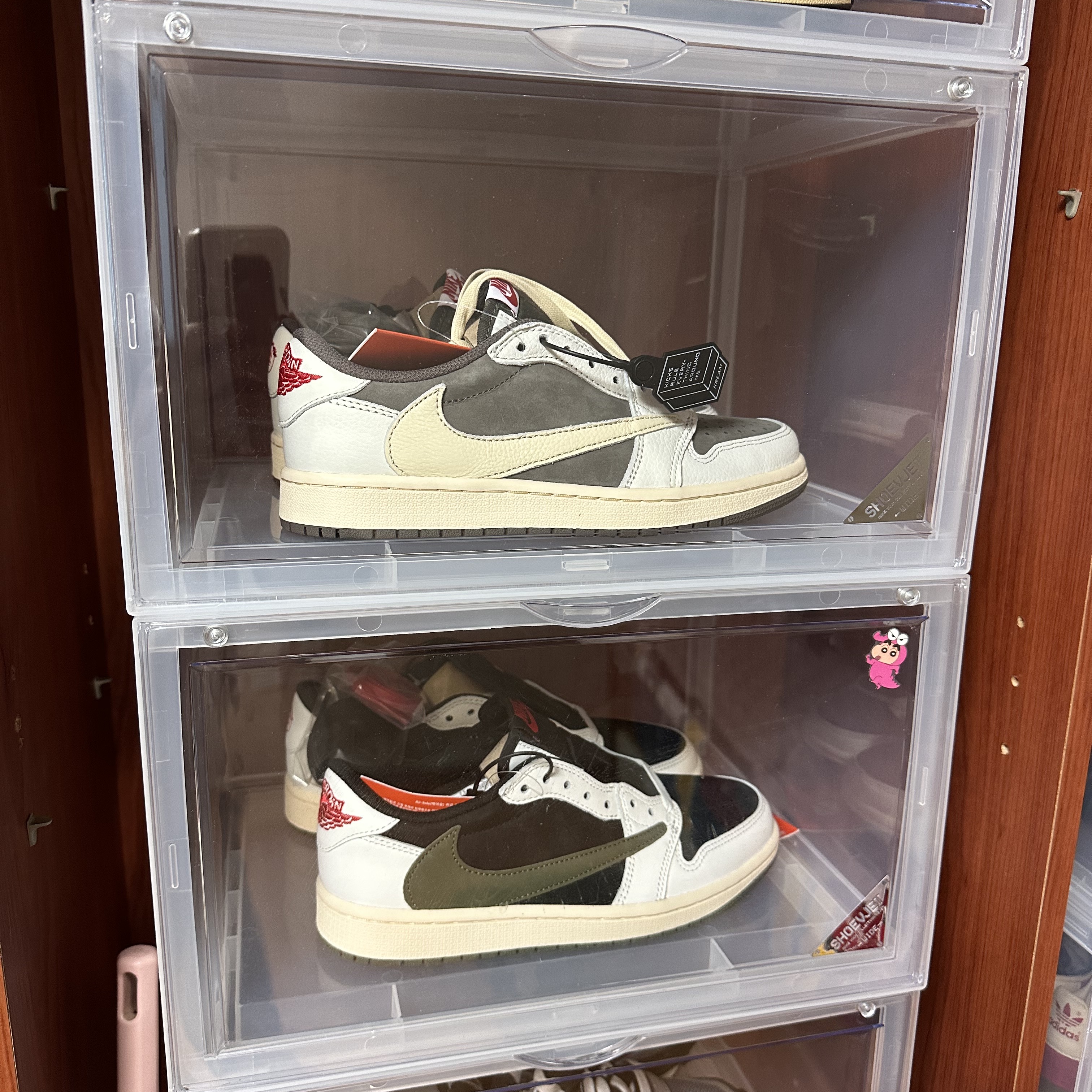 (W) Jordan 1 x Travis Scott Retro Low OG SP Medium Olive 착용 스타일 - 2