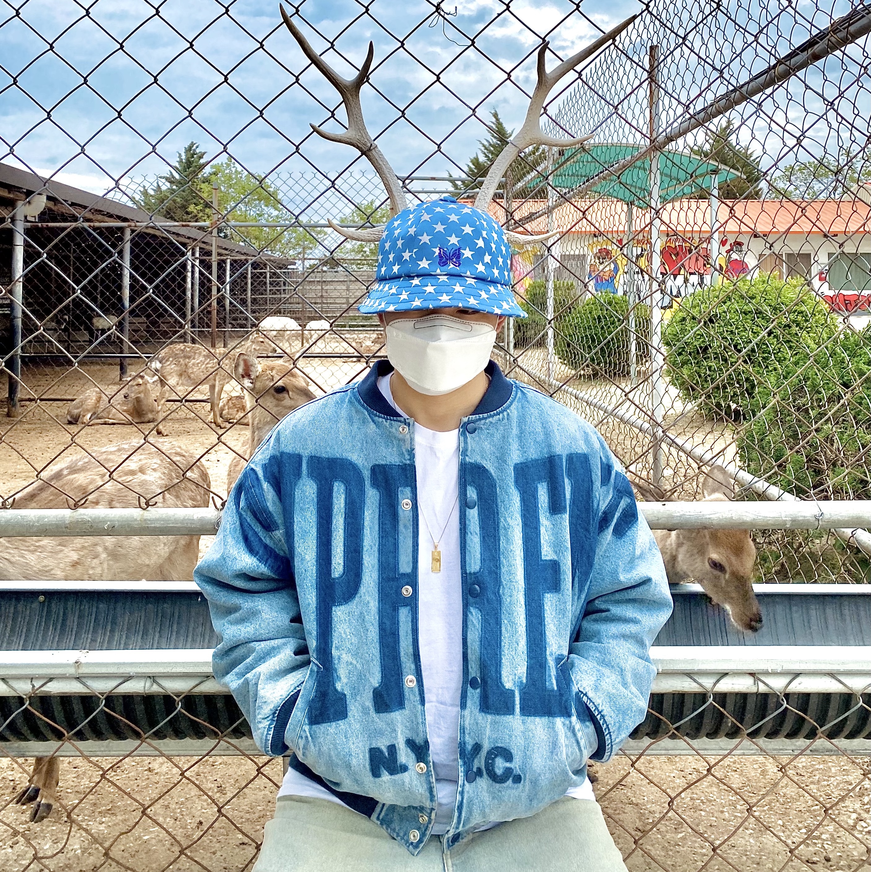 Supreme Washed Knockout Denim Varsity Jacket Washed Blue - 23SS, Supreme Baggy Denim Shorts Dirty Indigo - 23SS 착용 스타일 - 1