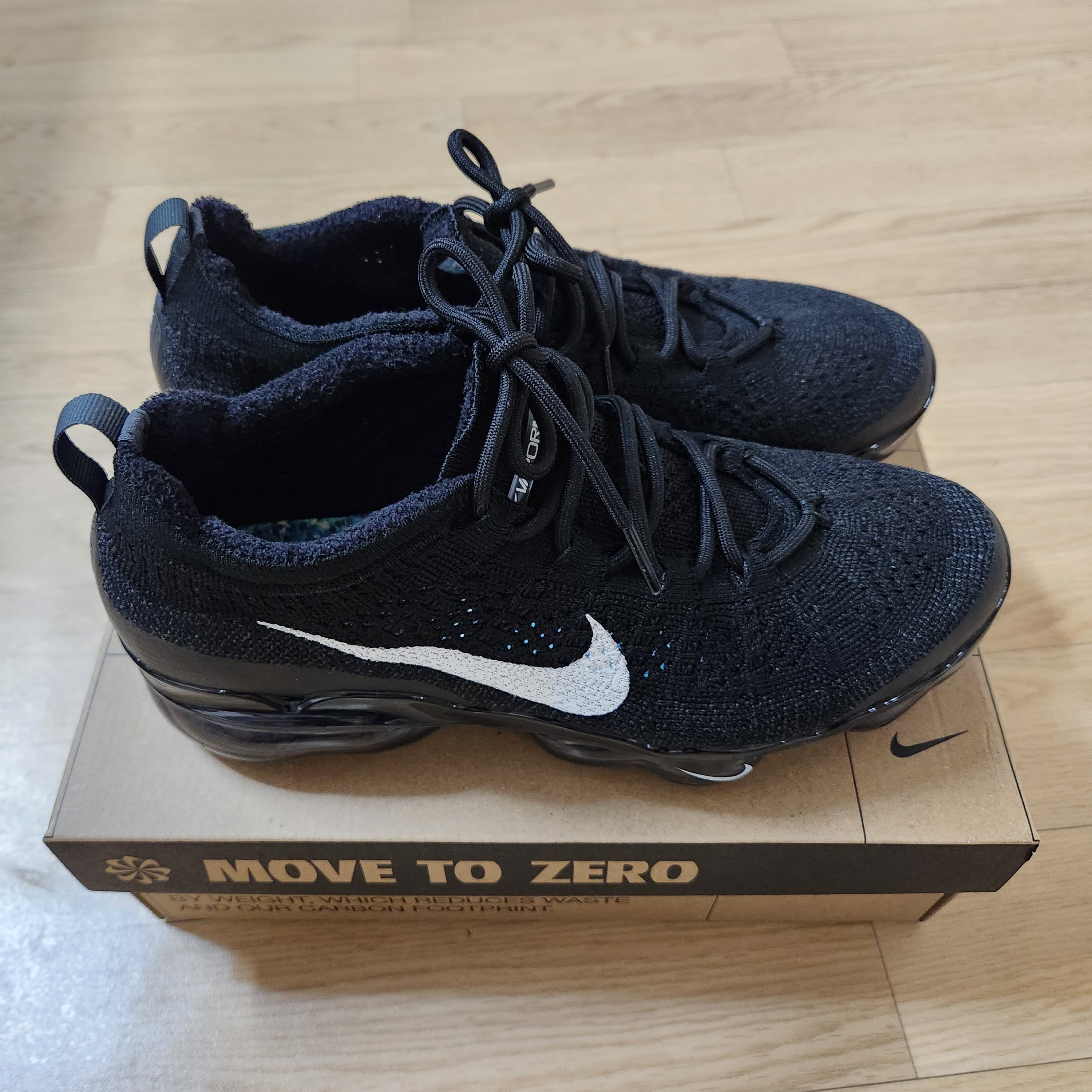 (W) Nike Air Vapormax 2023 Flyknit Anthracite 착용 스타일 - 1