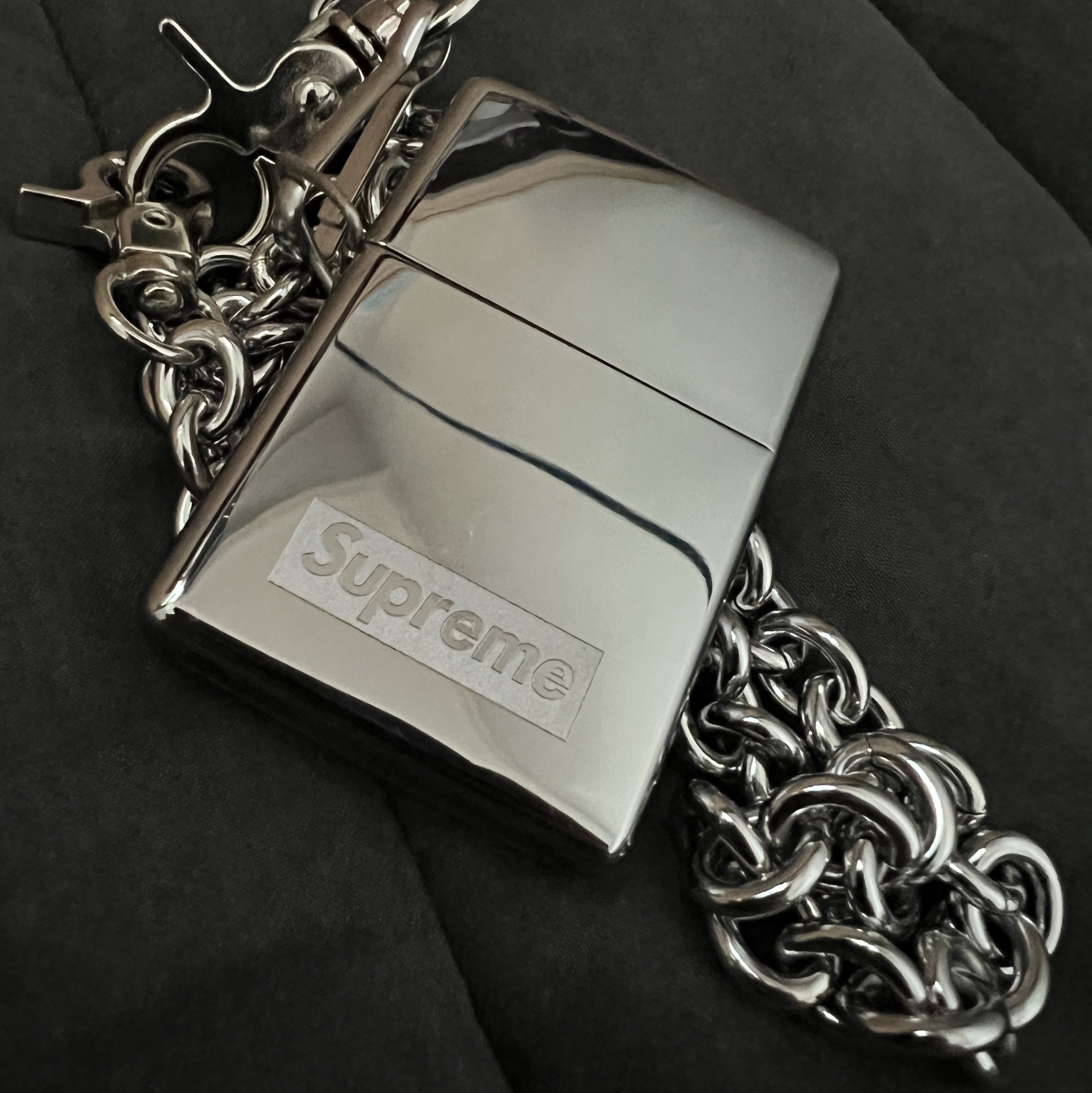 Supreme Chain Zippo Silver - 23SS 착용 스타일