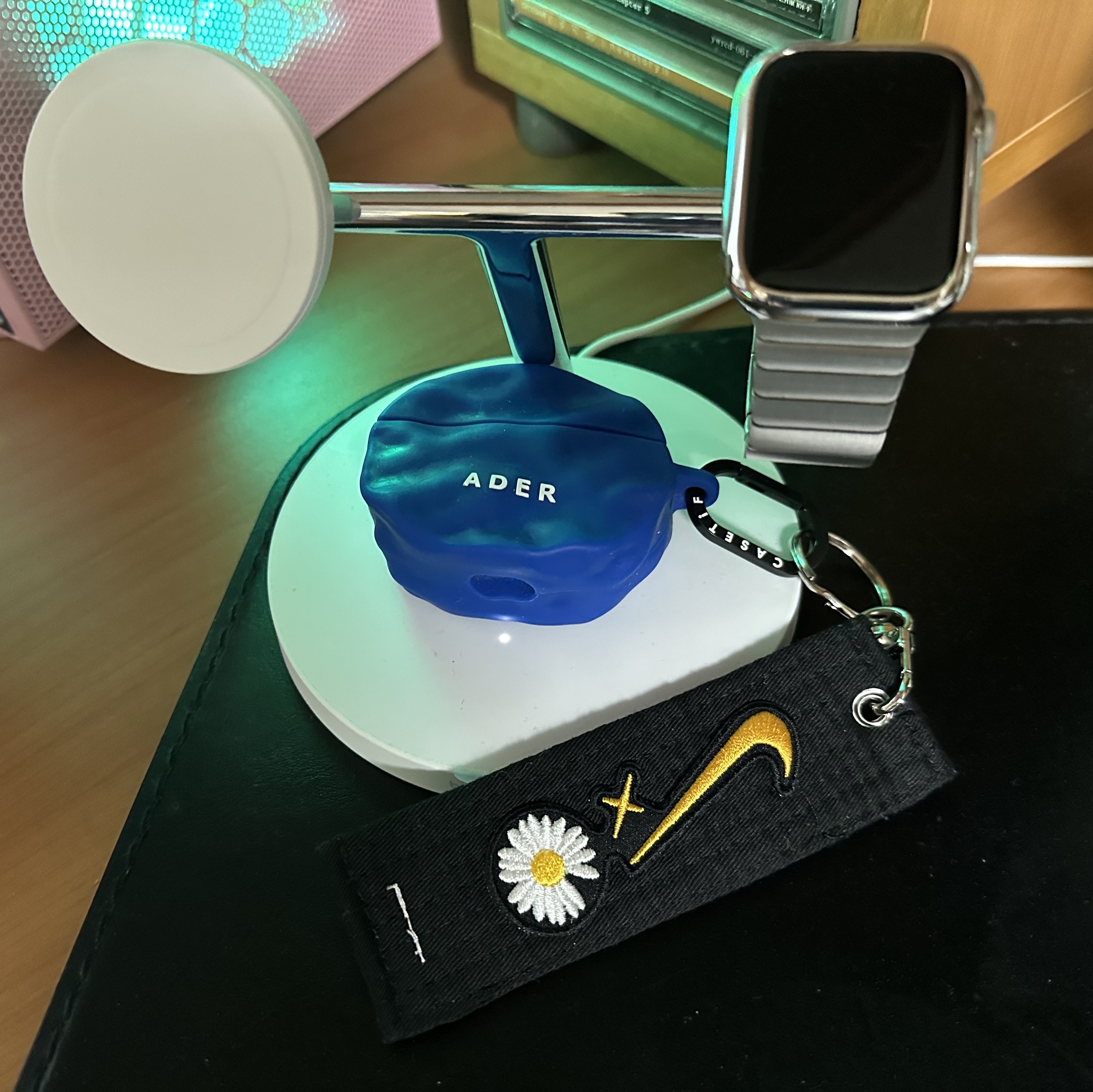 Casetify x Ader Error Wavy Collectable AirPods Pro 1st/2nd gen Case Blue, Apple Watch Series 8 45mm Cellular Silver Stainless Steel Case with Milanese Loop Silver (Korean Ver.) 착용 스타일