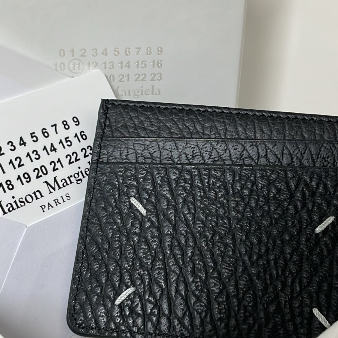 Maison Margiela Stitch Card Holder Black 착용 스타일