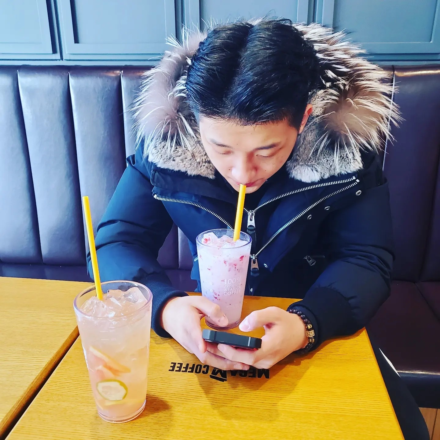 맥카지 딕슨 투인원 노르딕 테크 다운 봄버 실버 폭스 퍼 블랙 실버 착용 스타일 - 5