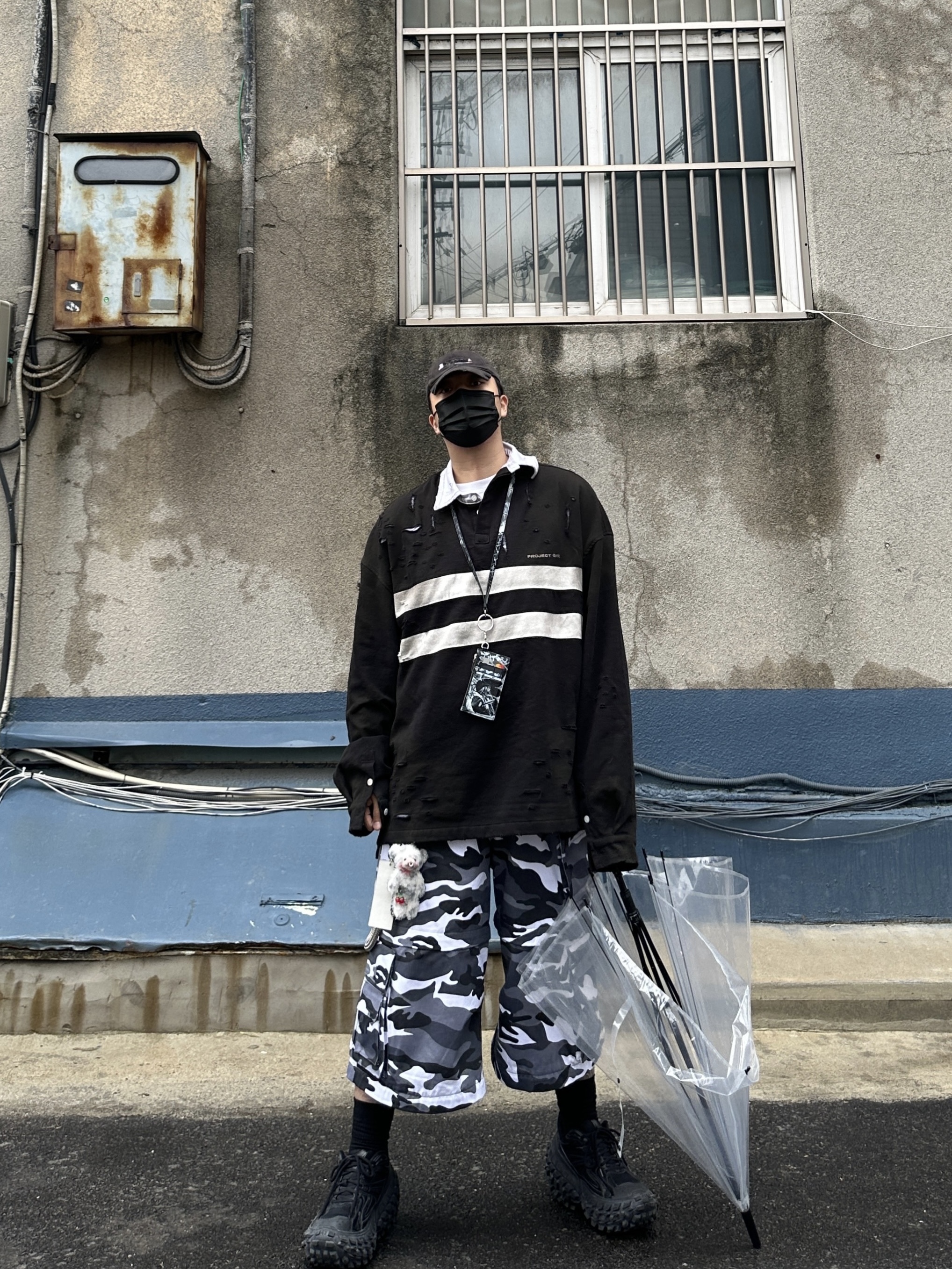Balenciaga Defender Sneakers Black, Project G/R Oversized Convertible Cargo Pants City Camo 착용 스타일 - 1