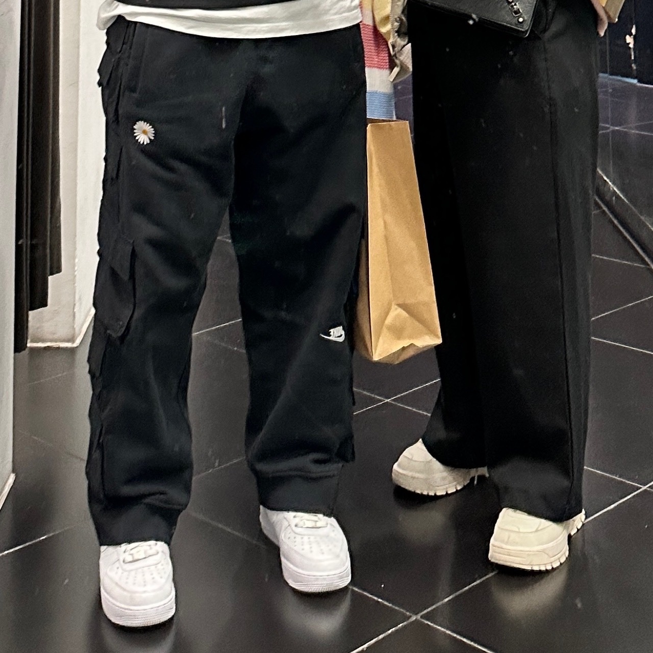 Nike x Peaceminusone Wide Pants Black (DR0096-010), Nike Air Force 1 '07 Low White 착용 스타일 - 1