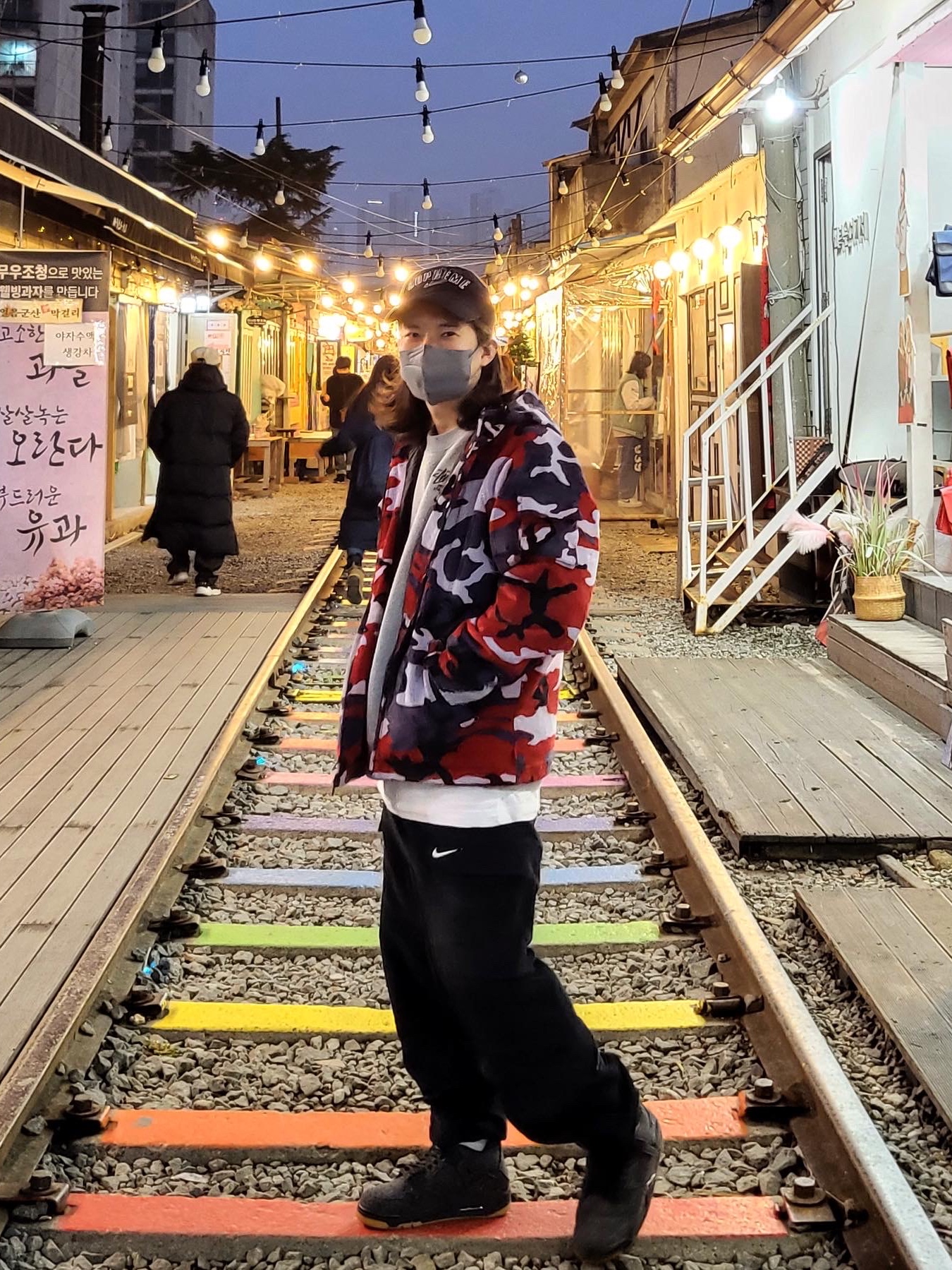 Supreme x Nike Arc Corduroy Cargo Pants Black - 22SS, Supreme x Nike Arc Corduroy Hooded Jacket Red Camo - 22SS 착용 스타일 - 1