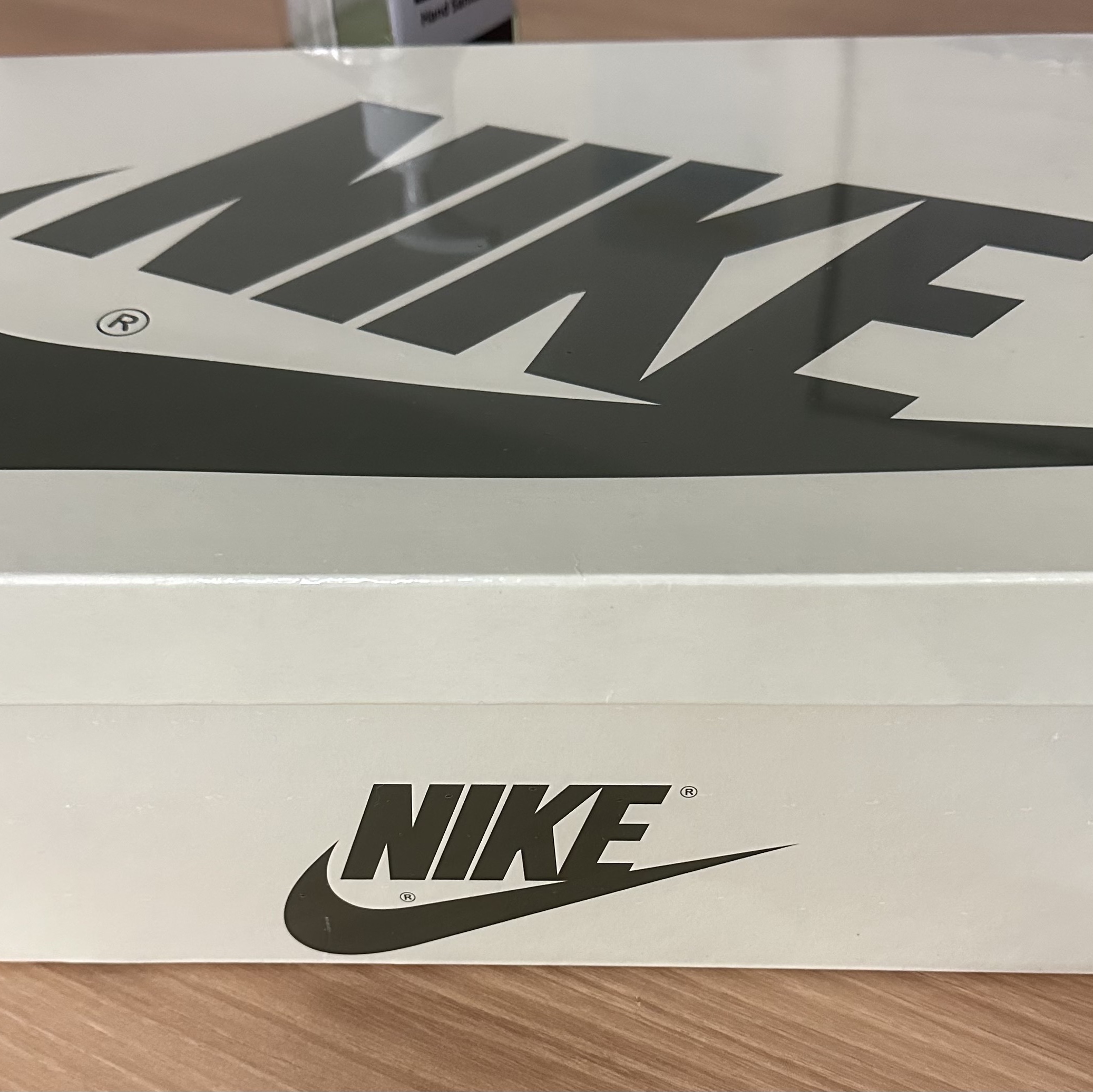 (W) Jordan 1 x Travis Scott Retro Low OG SP Medium Olive 착용 스타일 - 1