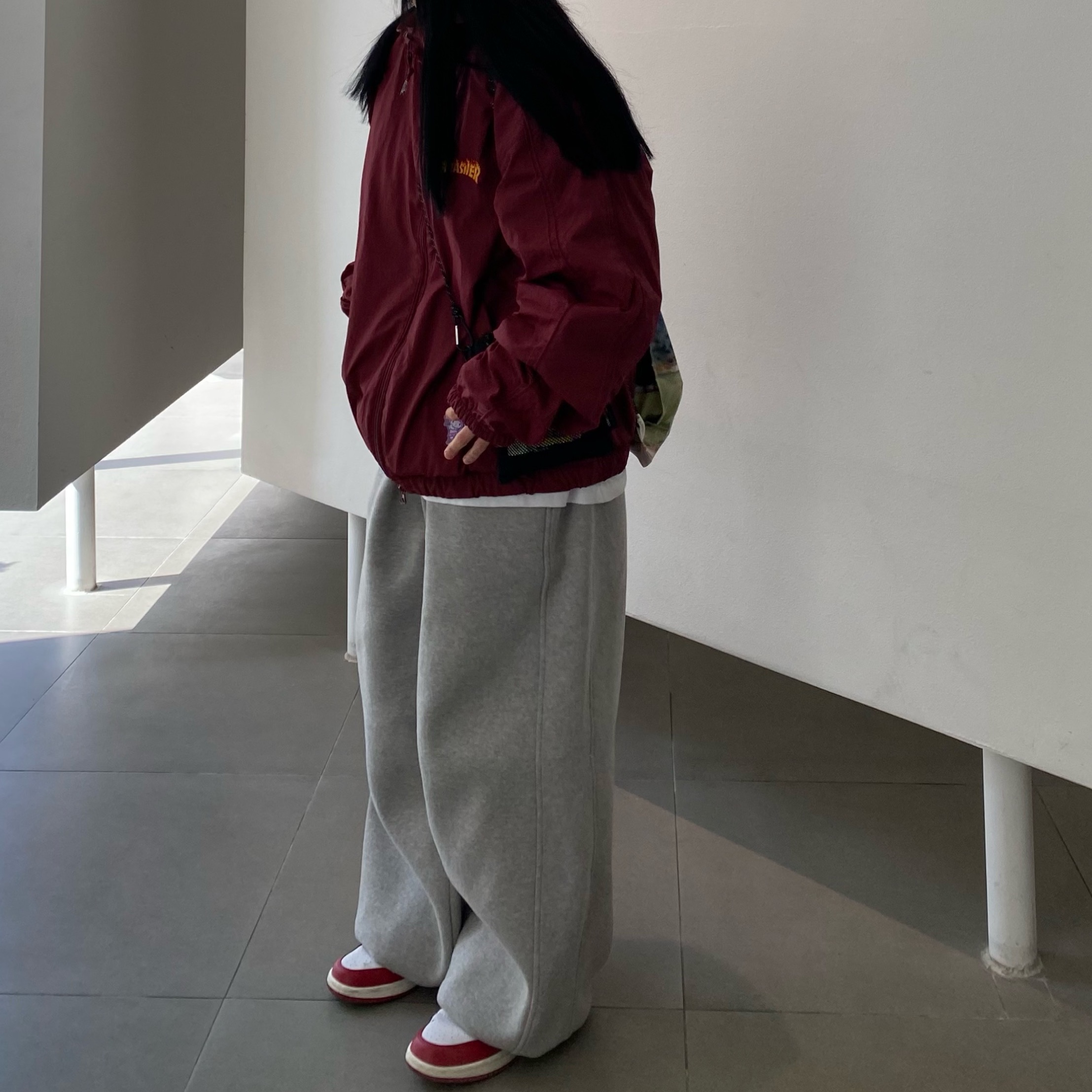 (W) Jordan 1 Low White Gym Red 착용 스타일 - 1