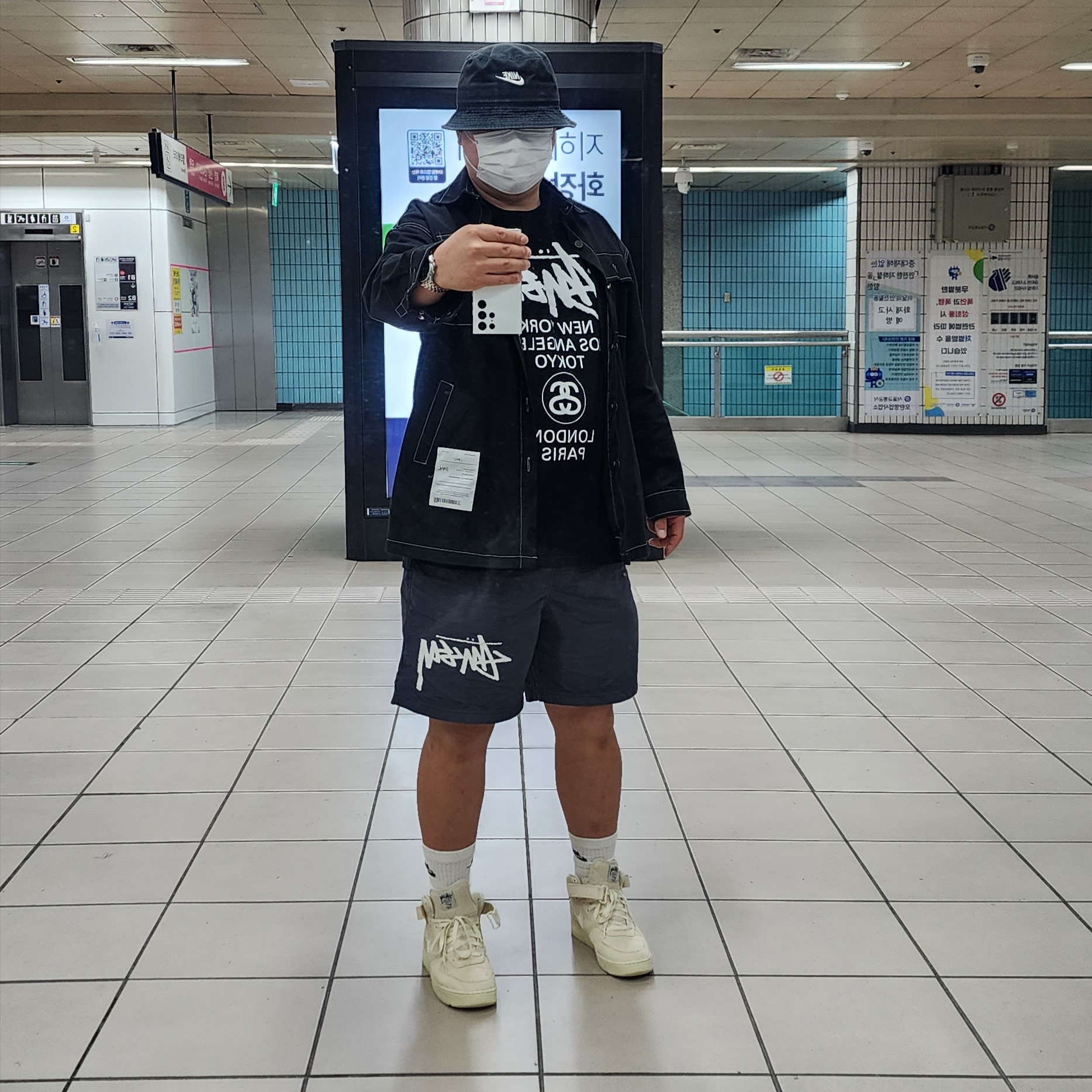 Stussy World Tour T-Shirt Black 2023, Nike x Stussy Water Shorts Off Noir 착용 스타일