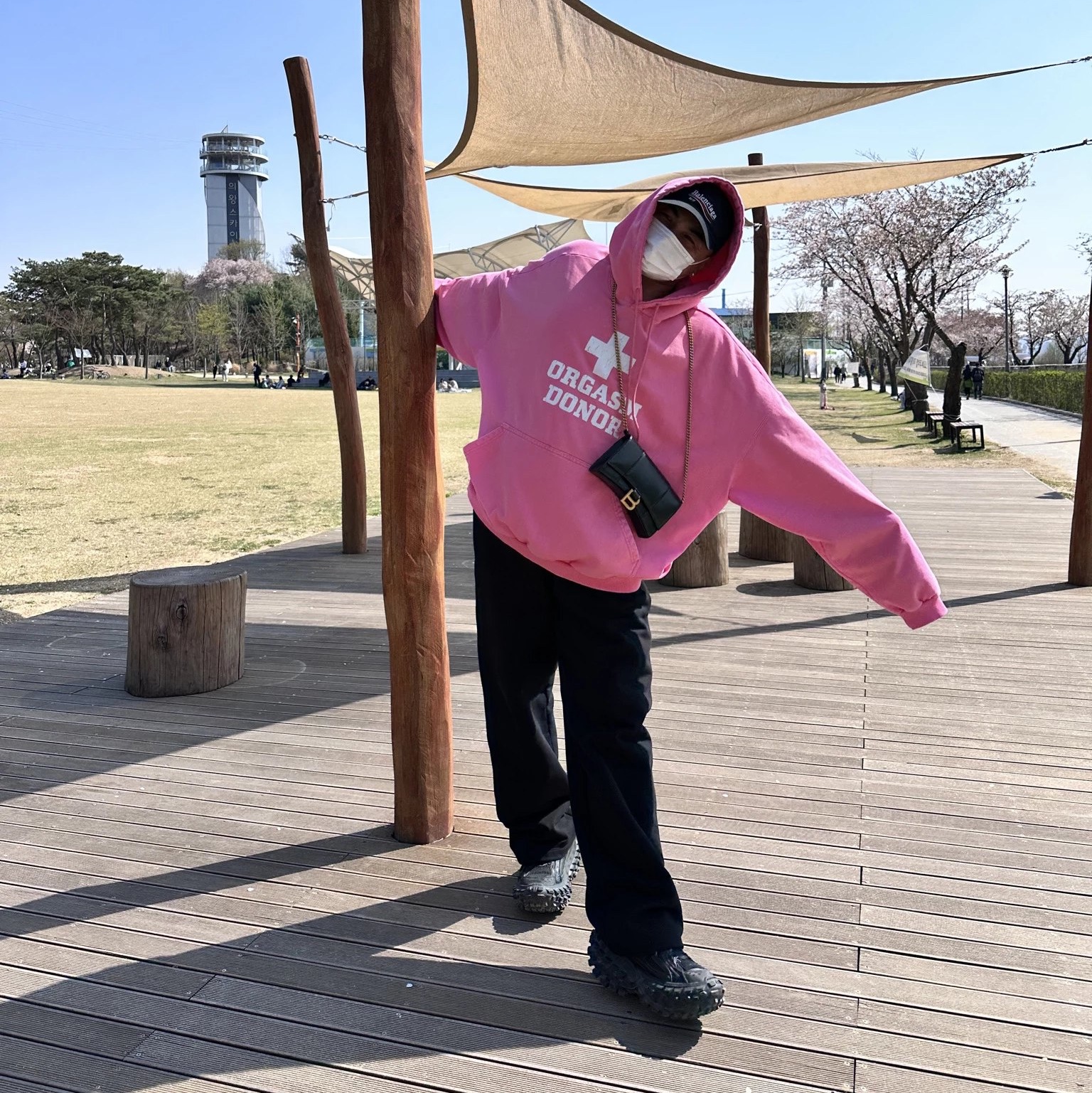 Project G/R Orgasm Donor Hoodie Washed Pink, Balenciaga Political Campaign Destroyed Cap Black 착용 스타일