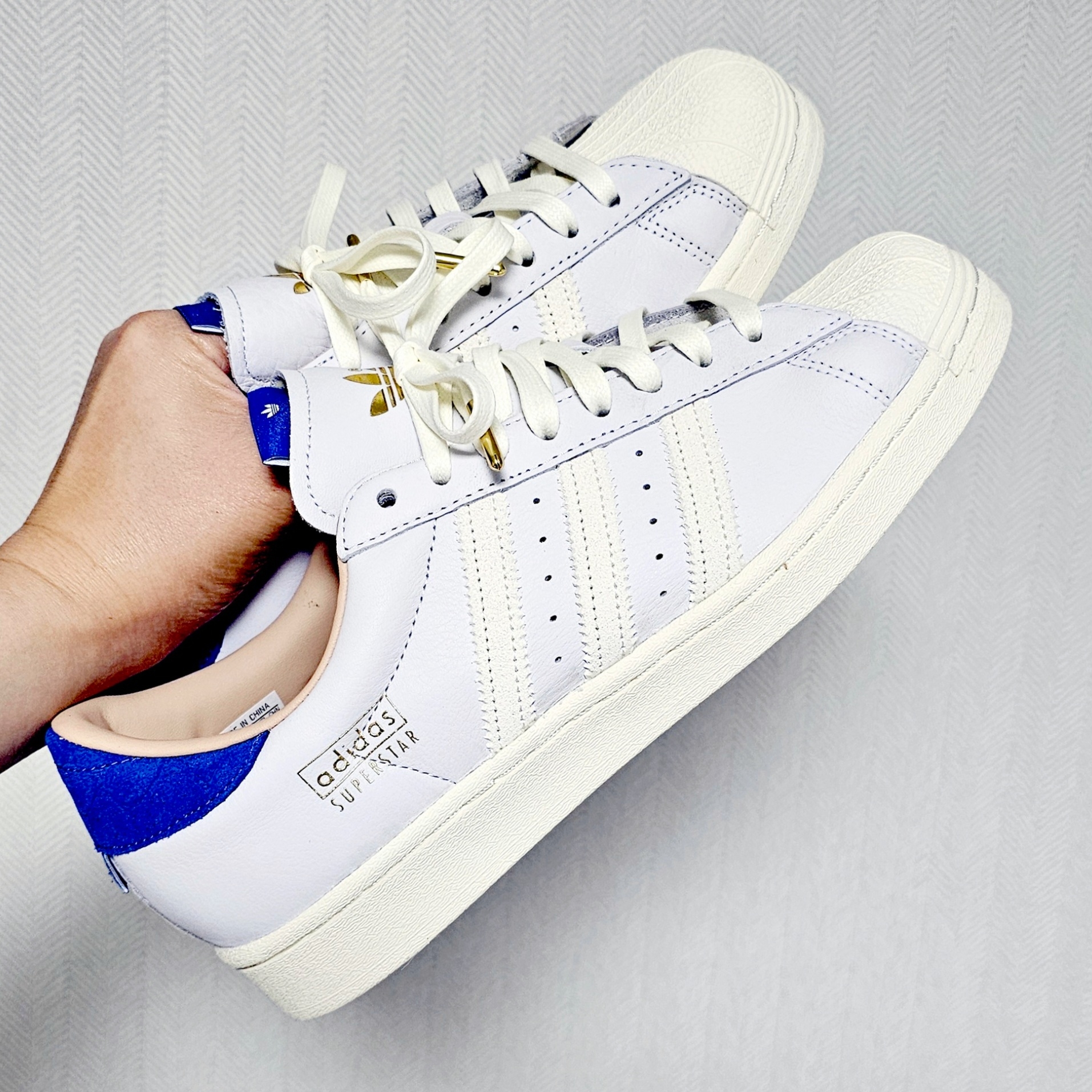 Adidas Superstar Off White Blue 착용 스타일 - 5