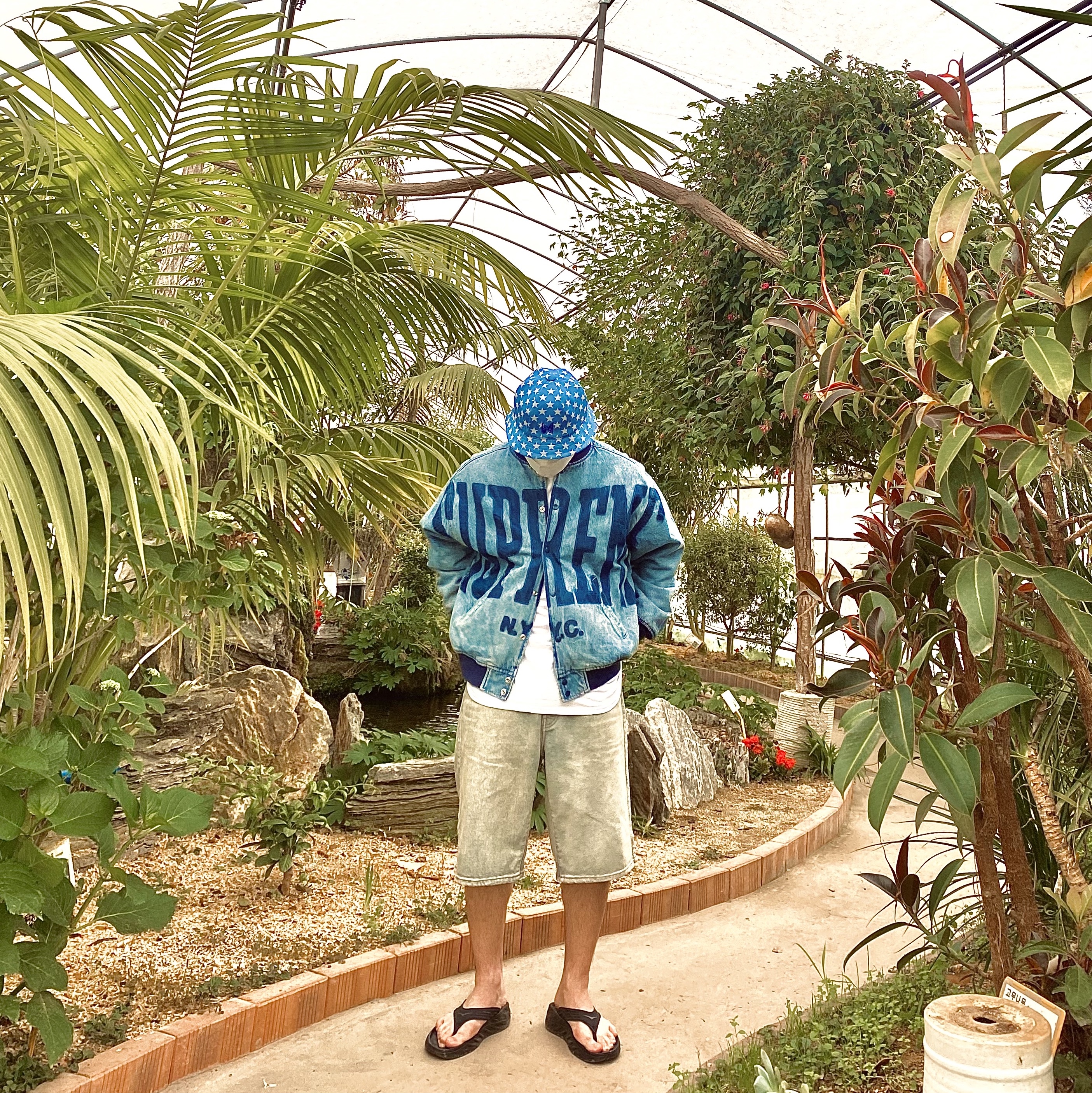 Supreme Washed Knockout Denim Varsity Jacket Washed Blue - 23SS, Supreme Baggy Denim Shorts Dirty Indigo - 23SS 착용 스타일 - 3