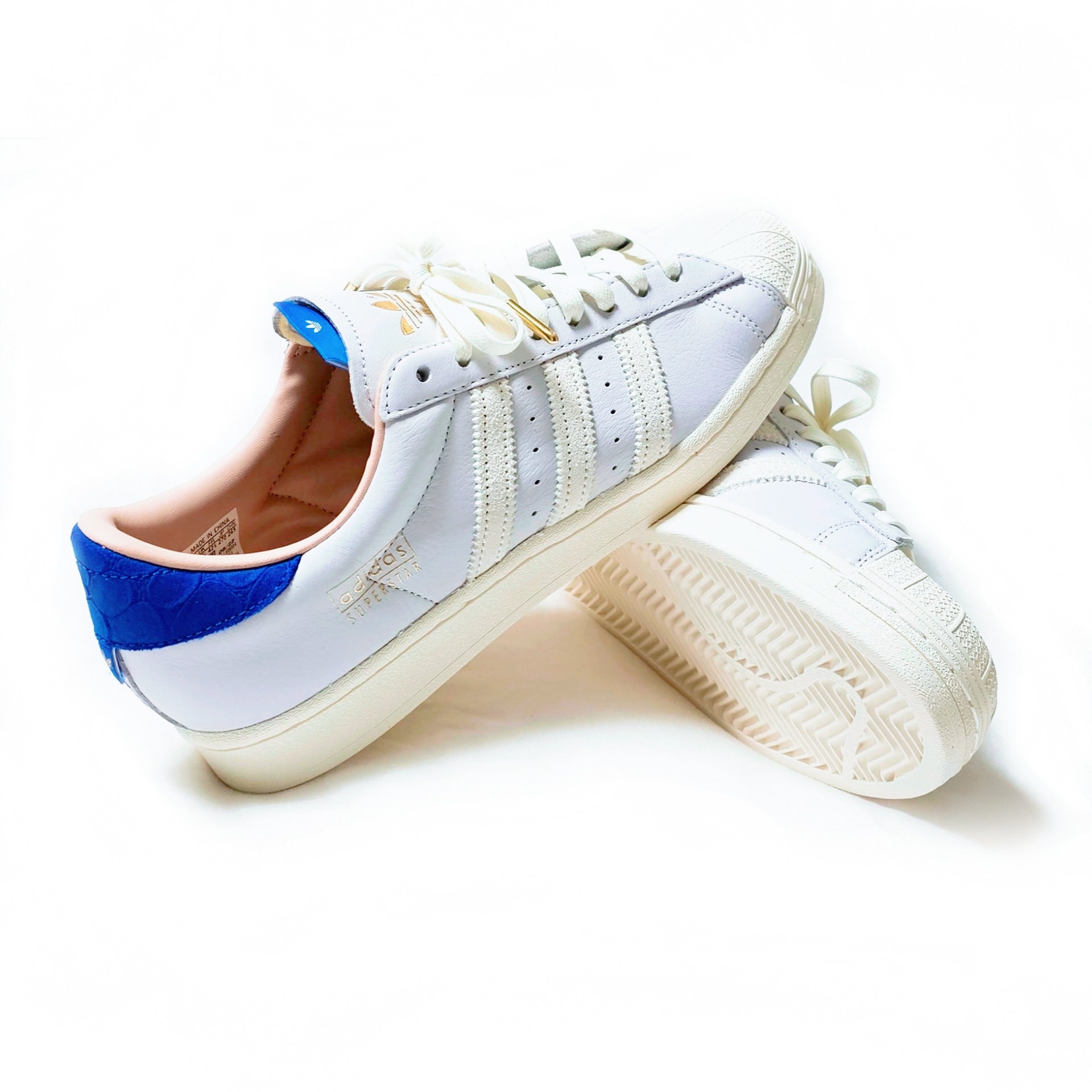 Adidas Superstar Off White Blue 착용 스타일 - 2