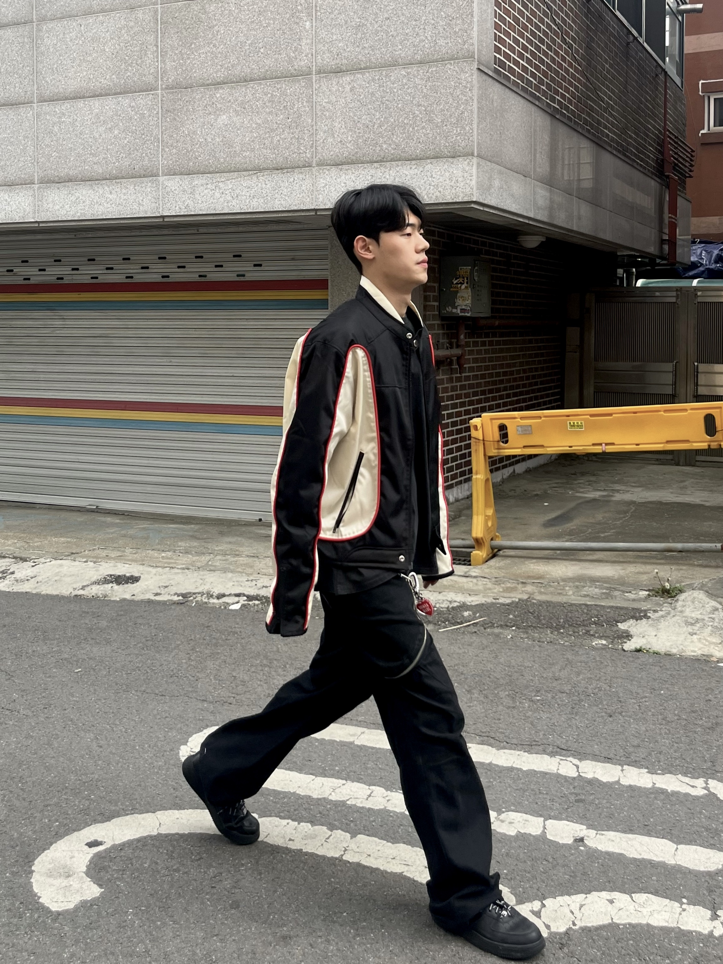 Diesel J-Blink Biker Jacket in Colour-Block Nylon Black White, Nike Air Force 1 '07 Low Triple Black 착용 스타일 - 1