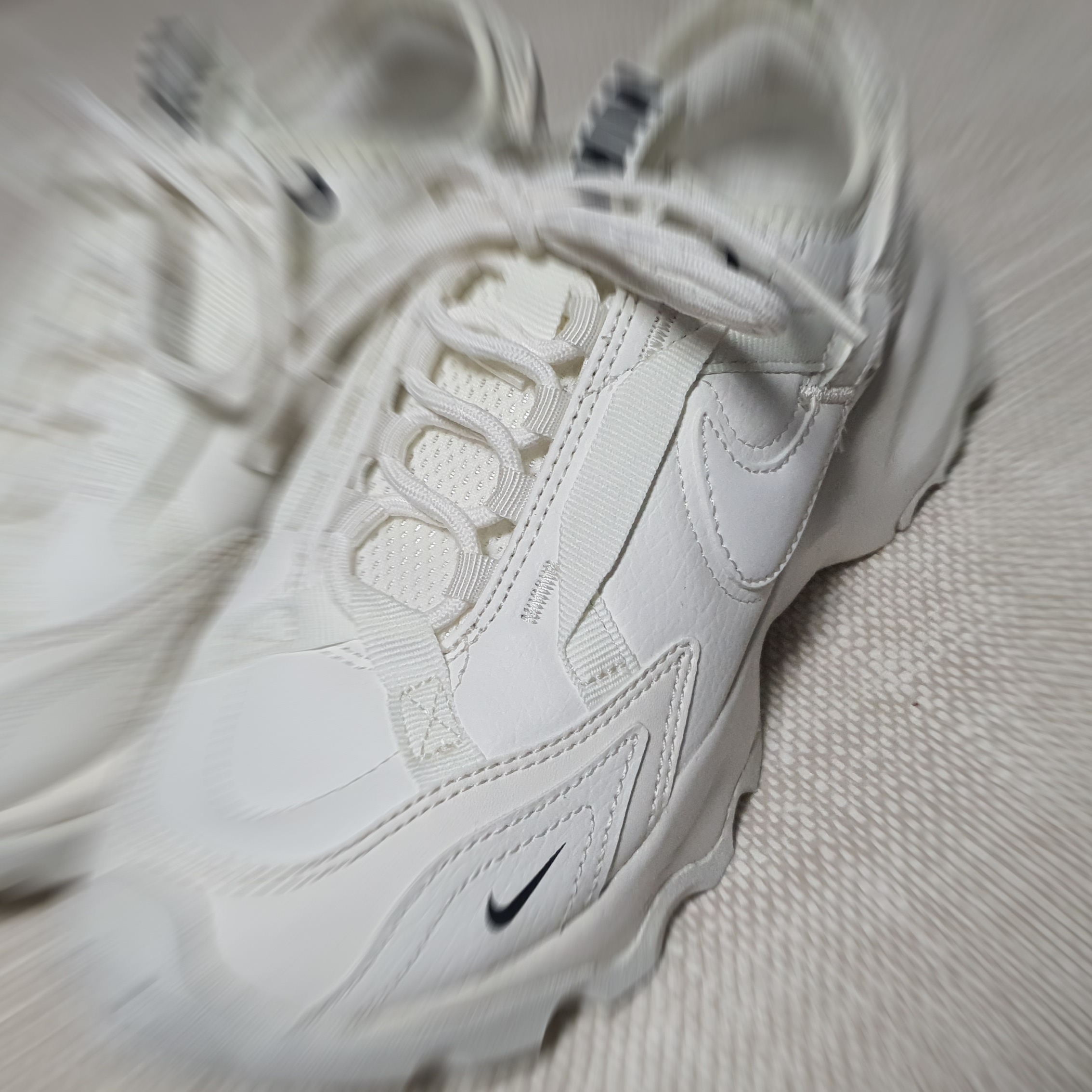 (W) Nike TC 7900 Summit White 착용 스타일 - 1