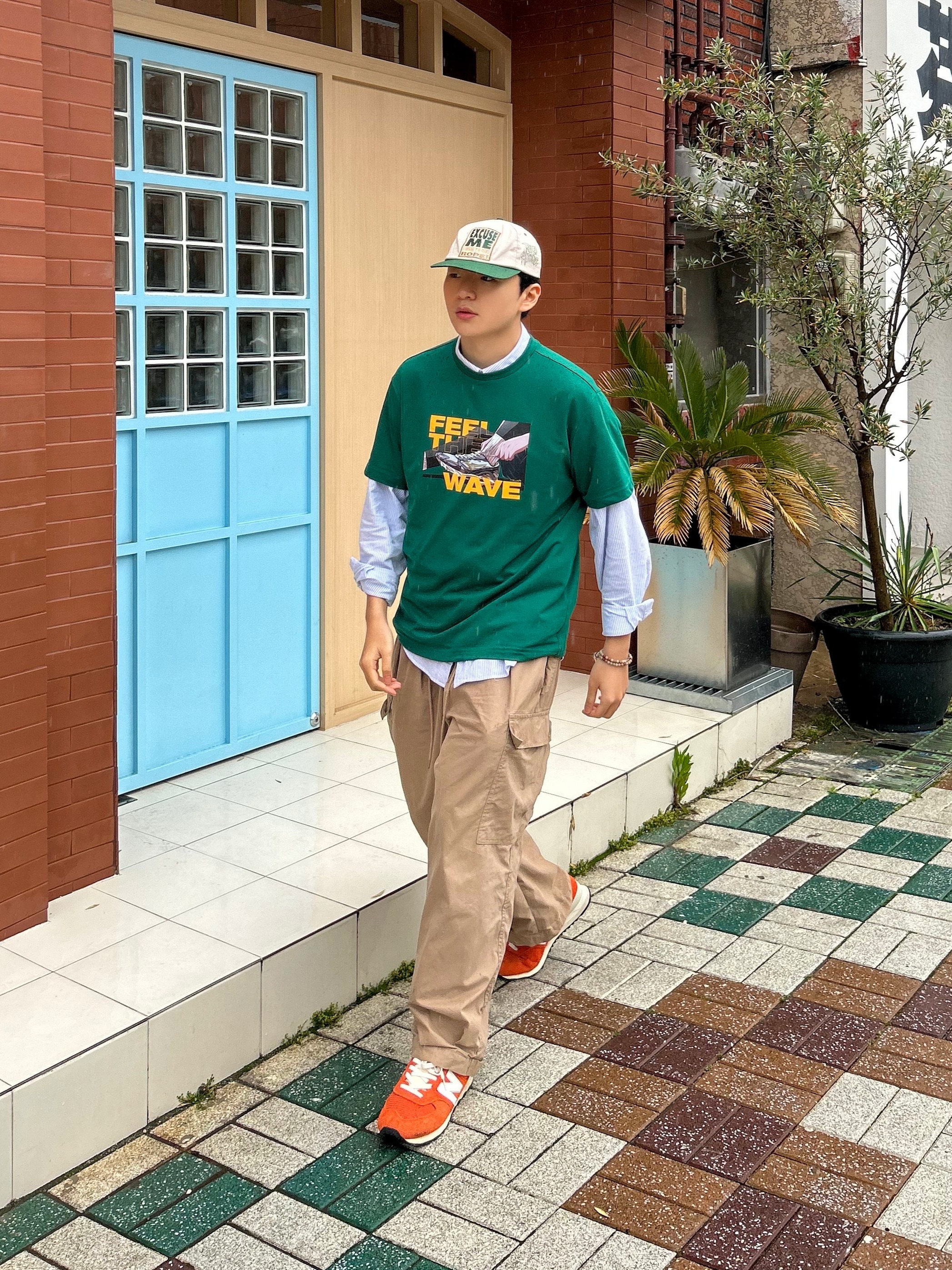 New Balance x Size? 574 College Pack Orange 착용 스타일 - 3