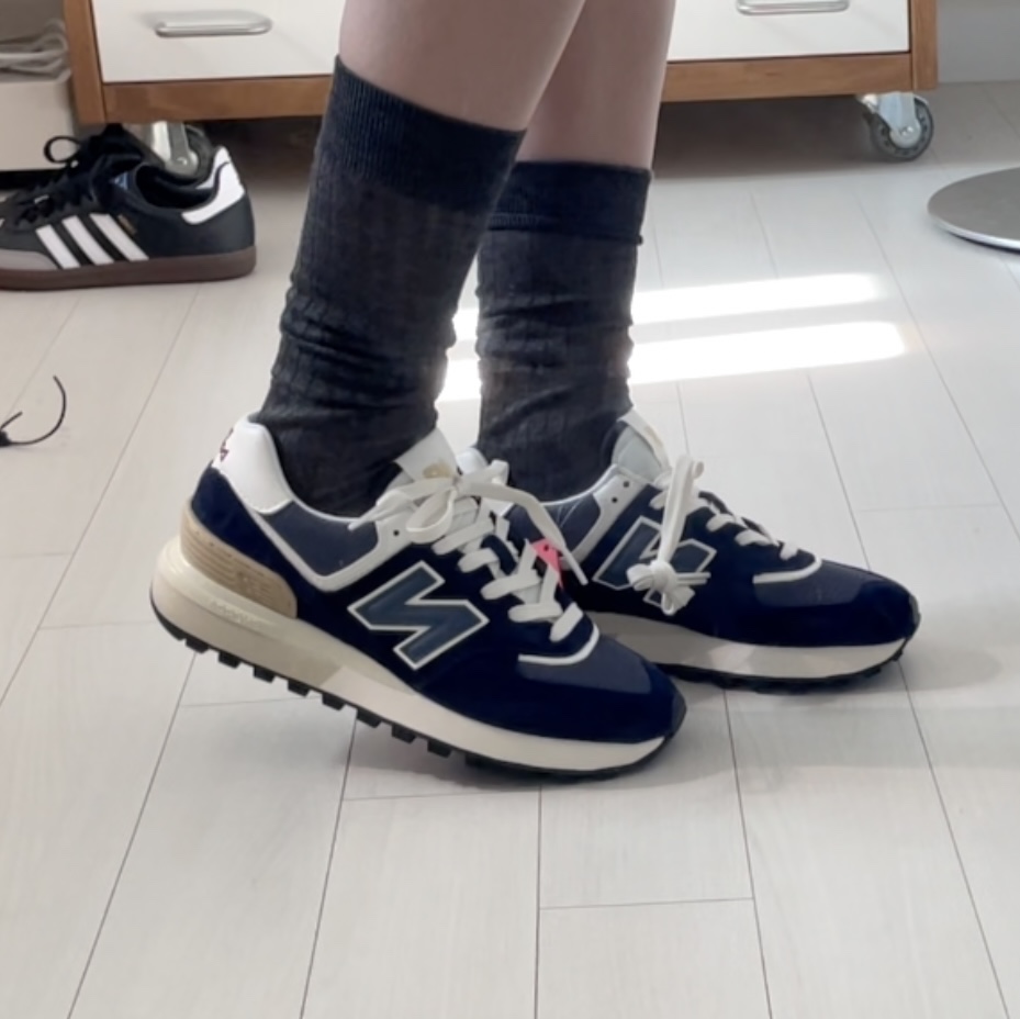 New Balance 574 Legacy Navy 착용 스타일 - 1