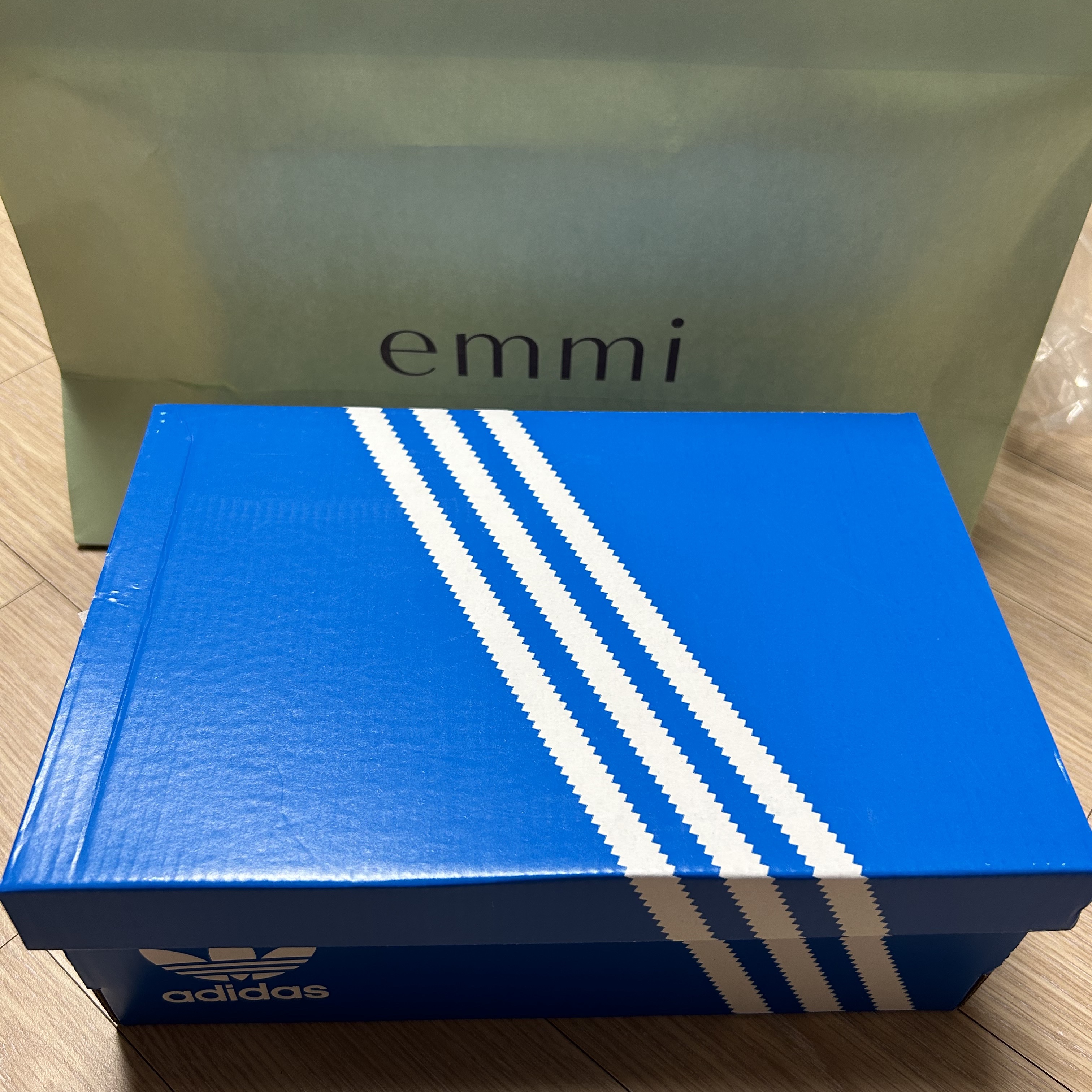 Adidas x Emmi Gazelle Indoor Off White Dark Green 착용 스타일 - 1