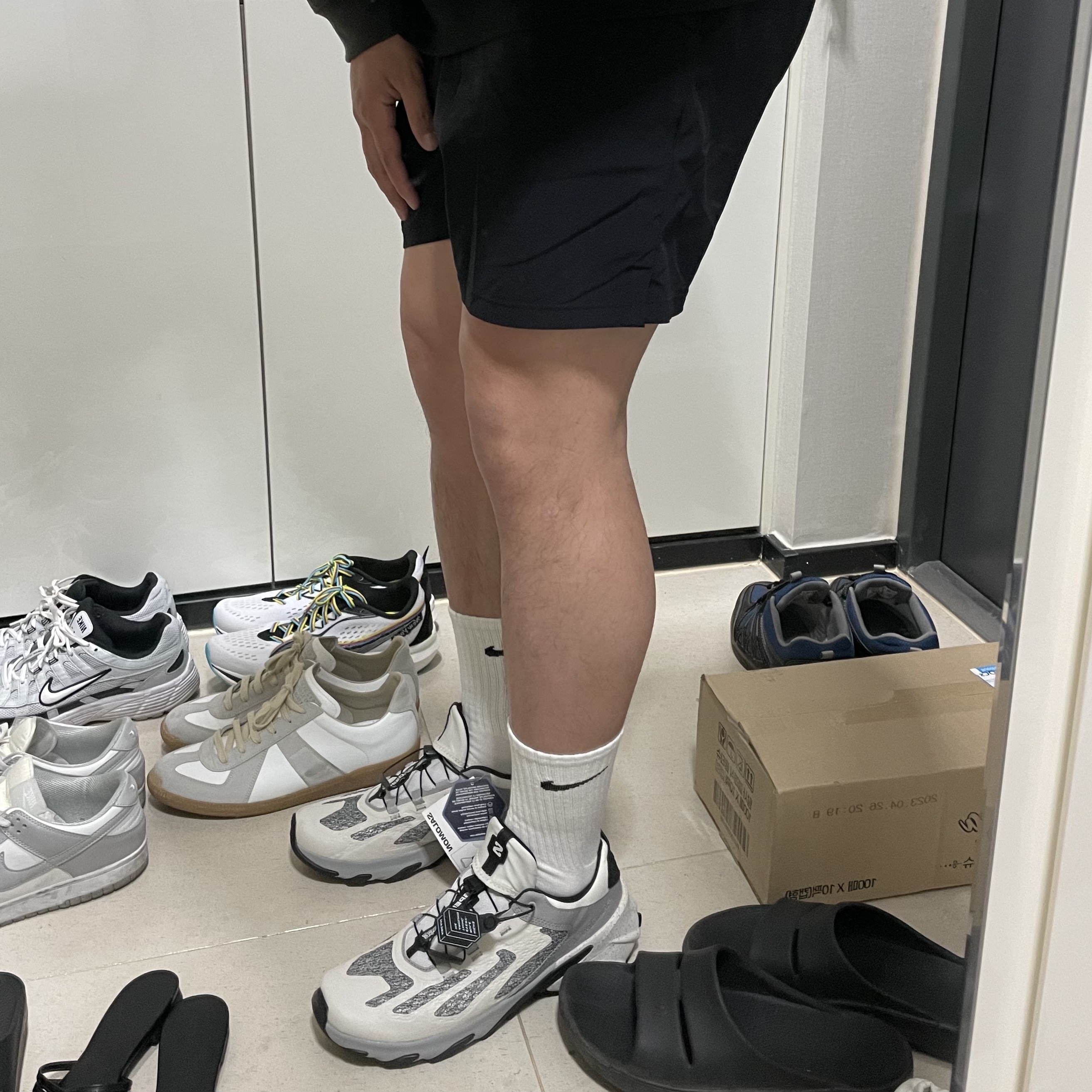 살로몬 스피드벌스 PRG 블랙 님버스 클라우드 알로이, 나이키 에어포스 1 로우 화이트 그레이 착용 스타일