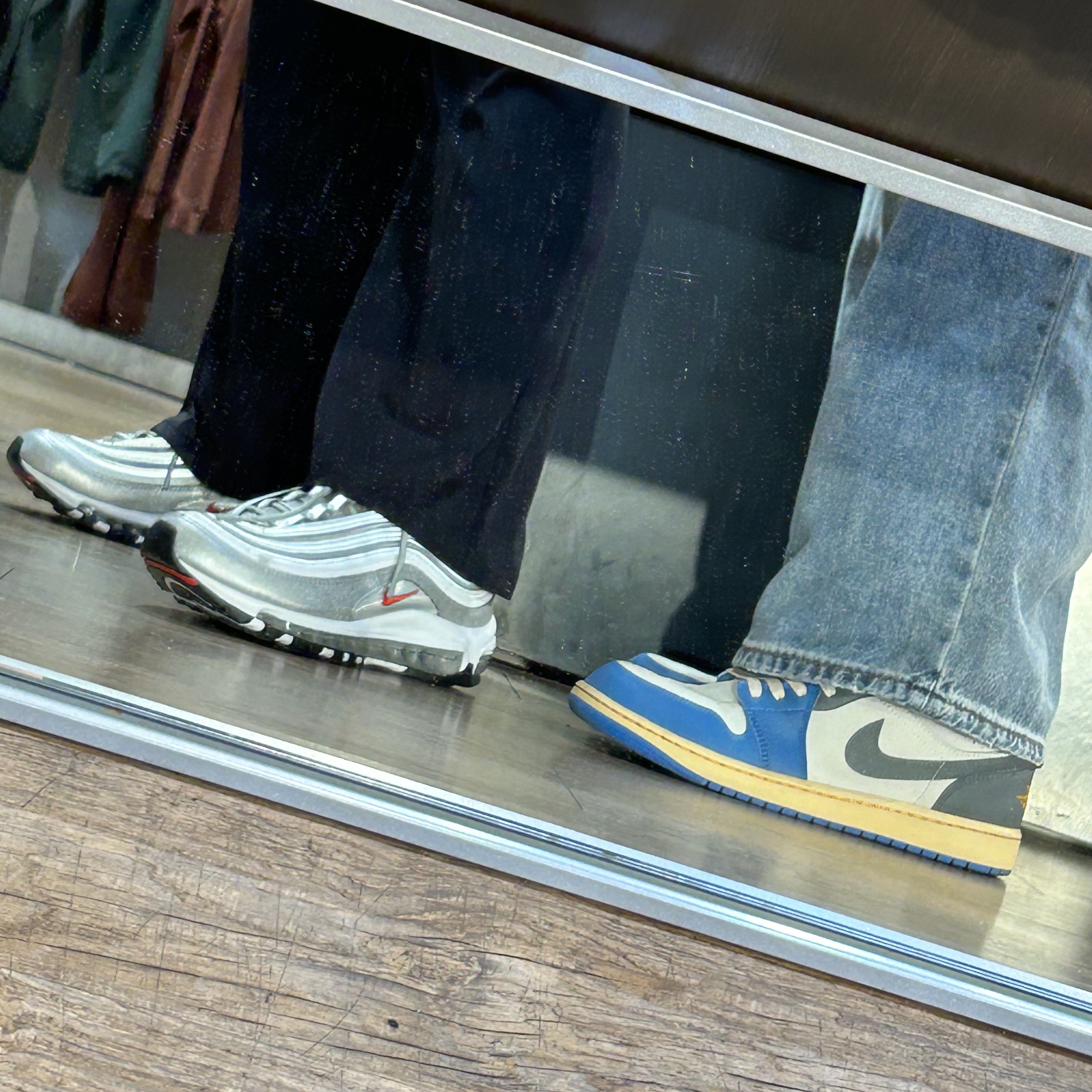 Jordan 1 Low SE Tokyo 96, Nike Air Max 97 OG Silver Bullet 2022 착용 스타일