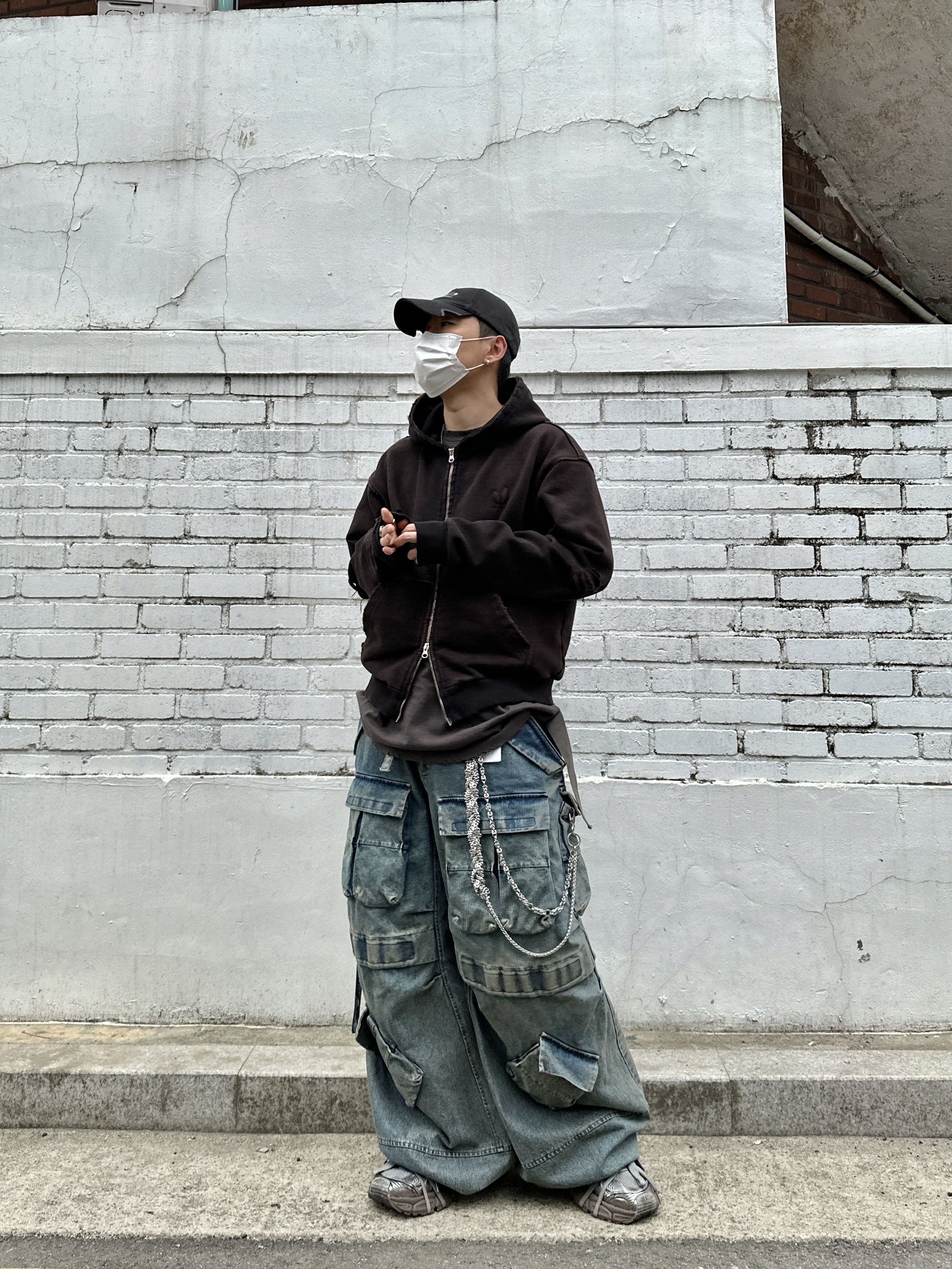 Balenciaga Gaffer Cap Black, [KREAM 단독] Ourpas 030 Wide Cargo Denim Blue 착용 스타일 - 2