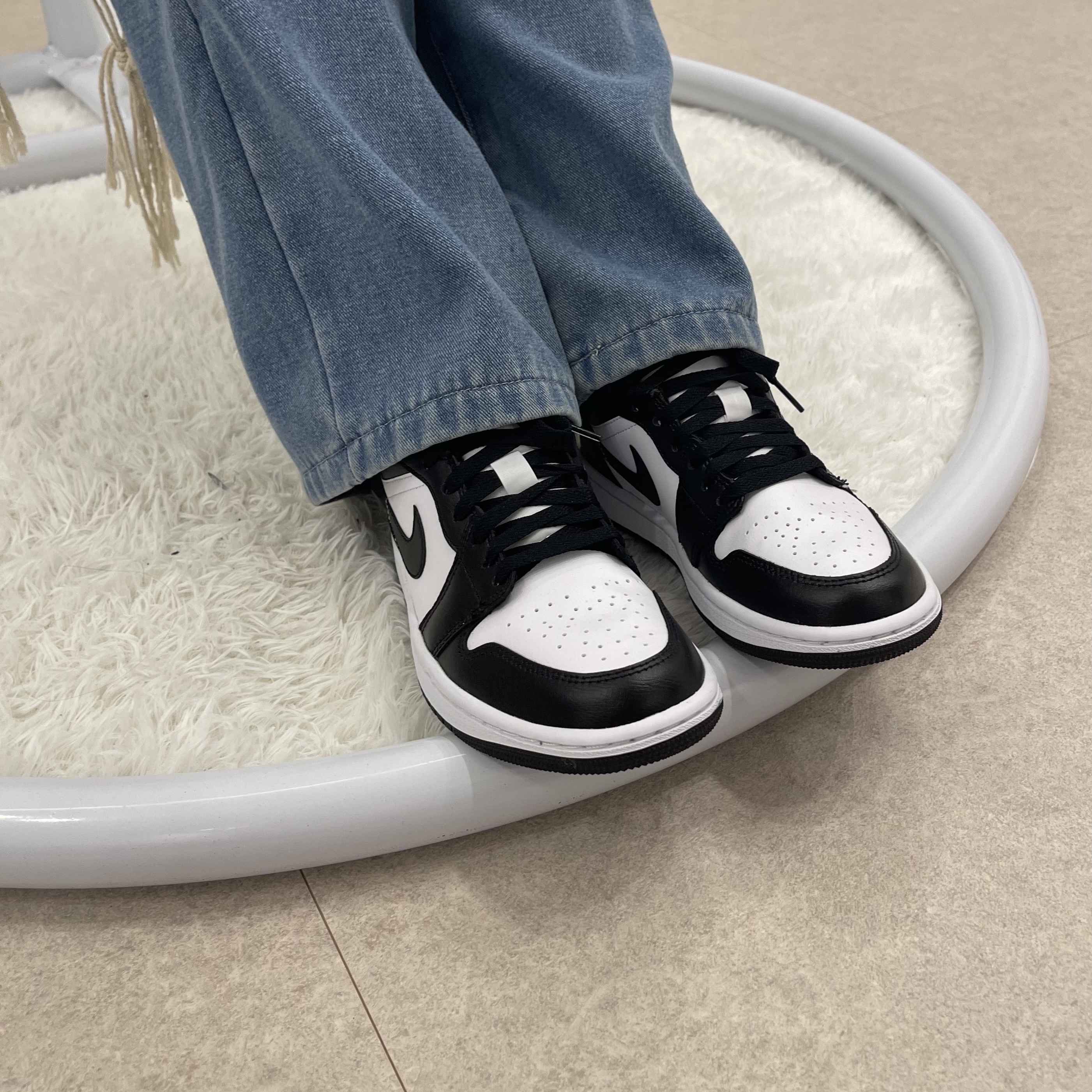 (W) Jordan 1 Low Black and White 착용 스타일 - 2