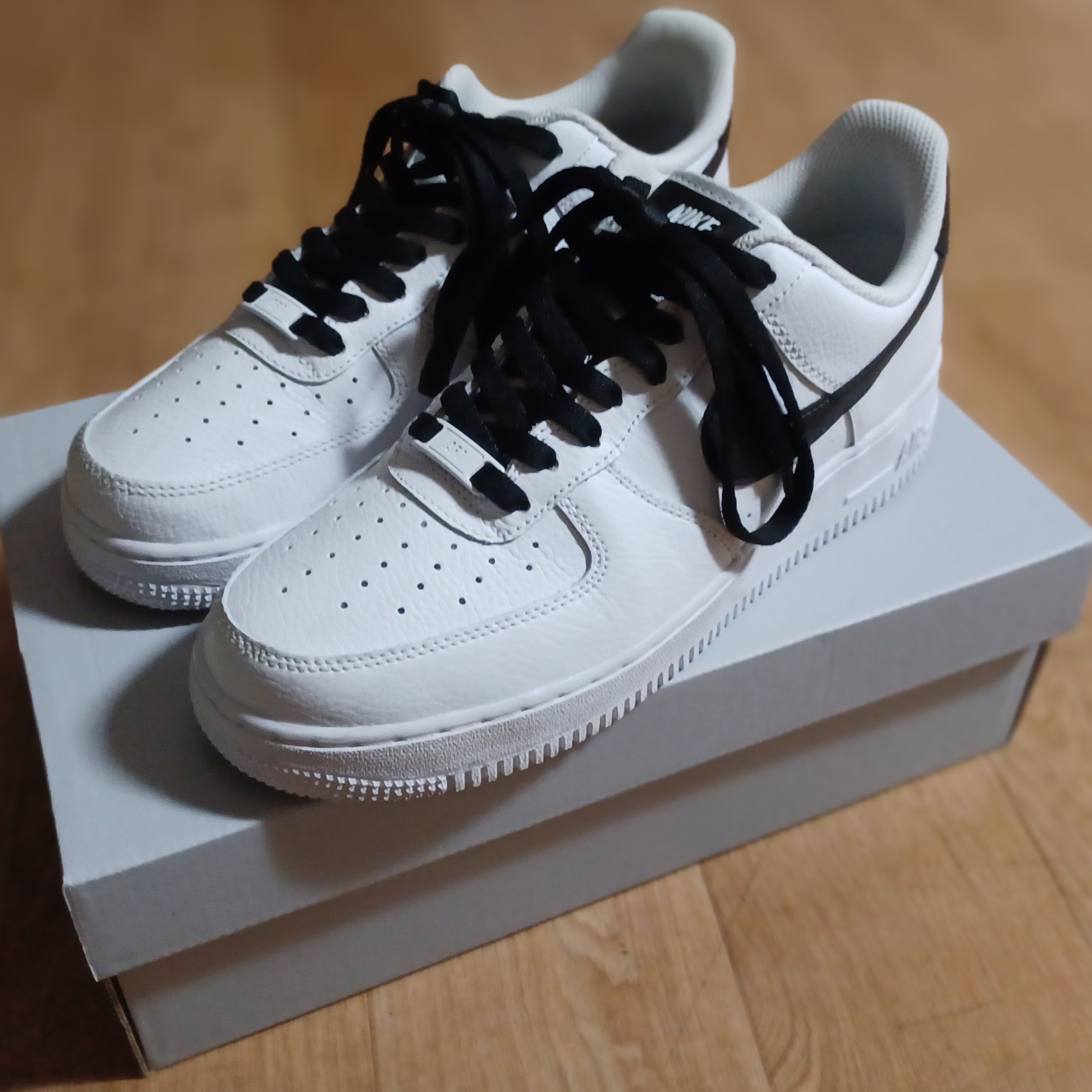 (W) Nike Air Force 1 '07 White Black 착용 스타일