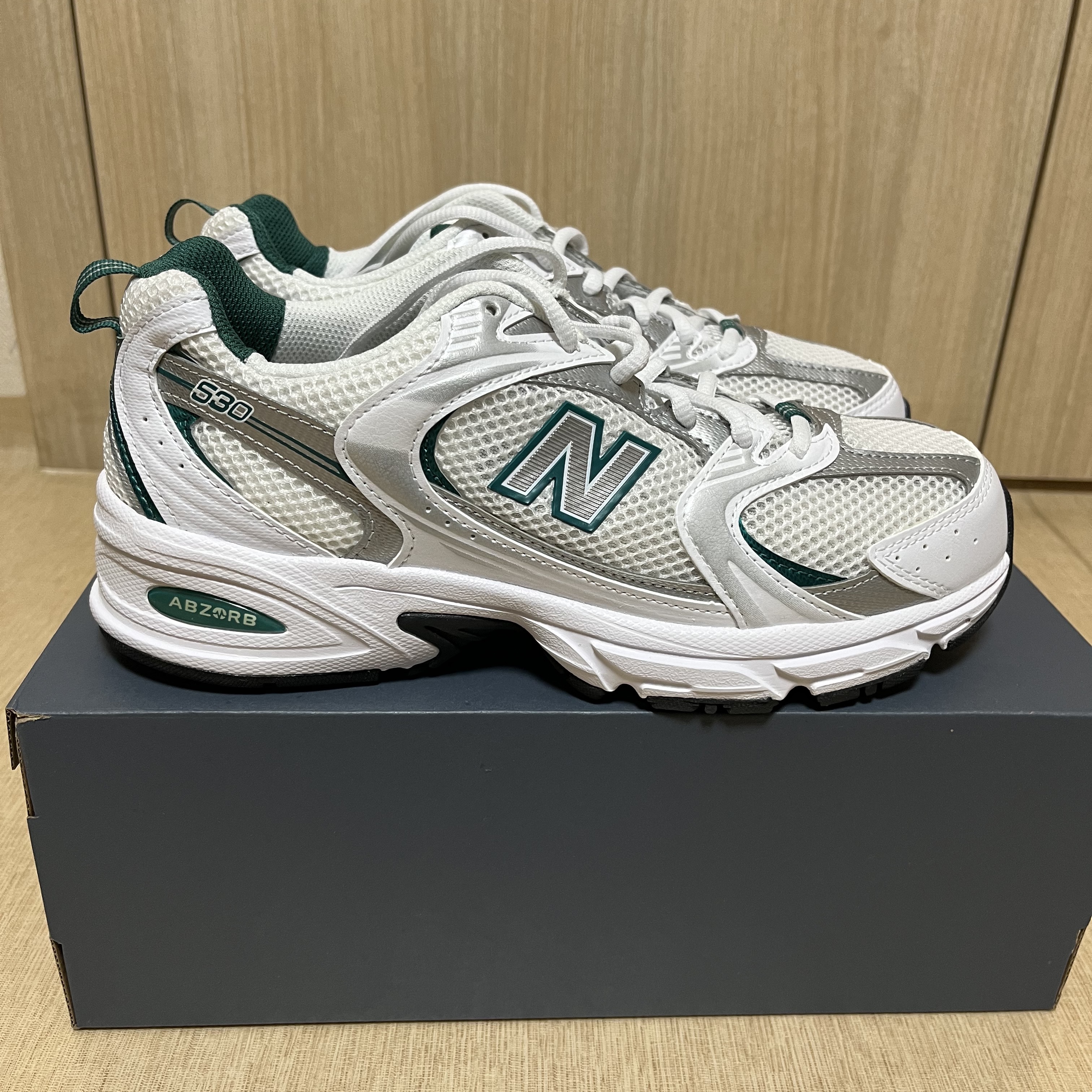 New Balance 530 White Mint 착용 스타일