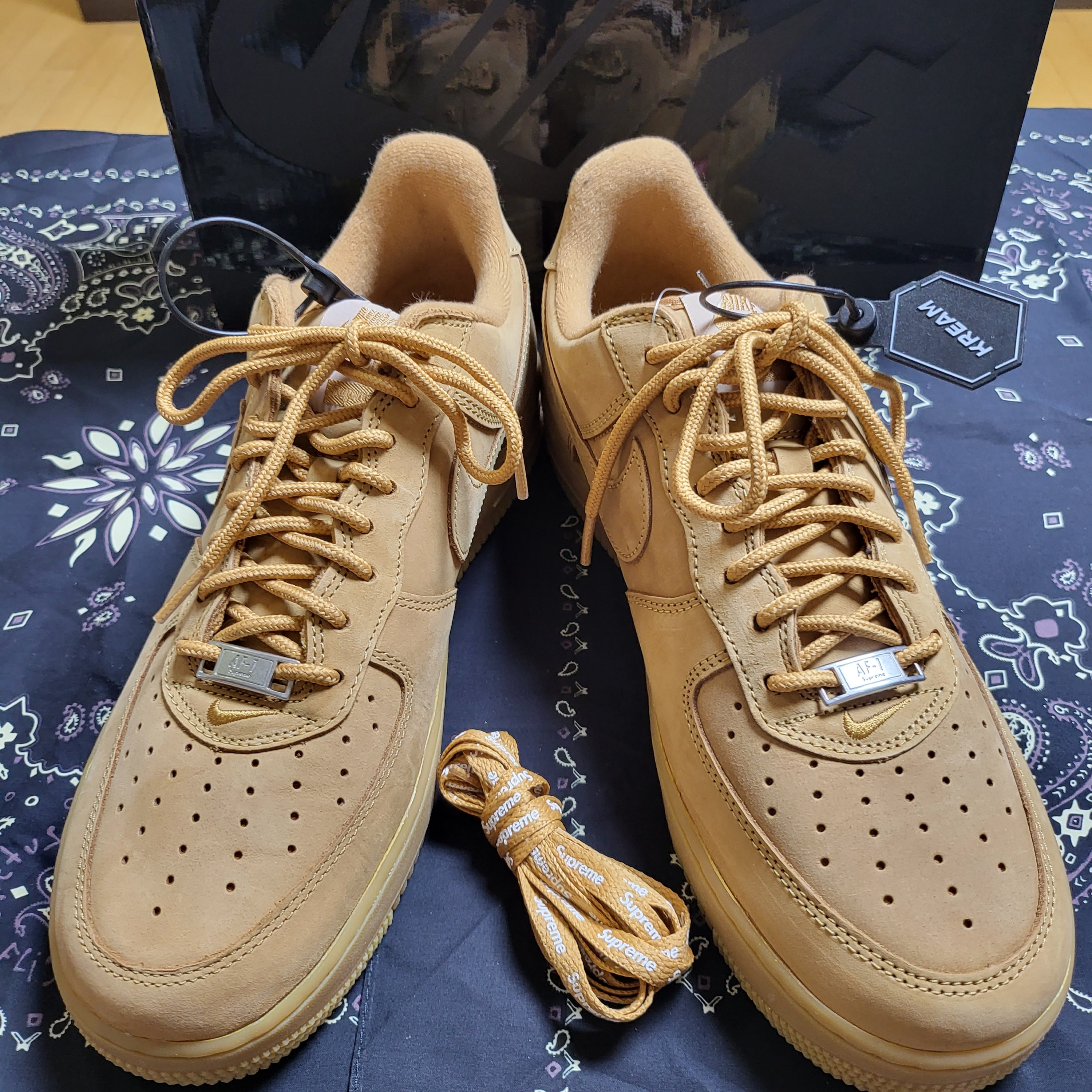 Nike x Supreme Air Force 1 Low Flax 착용 스타일 - 5