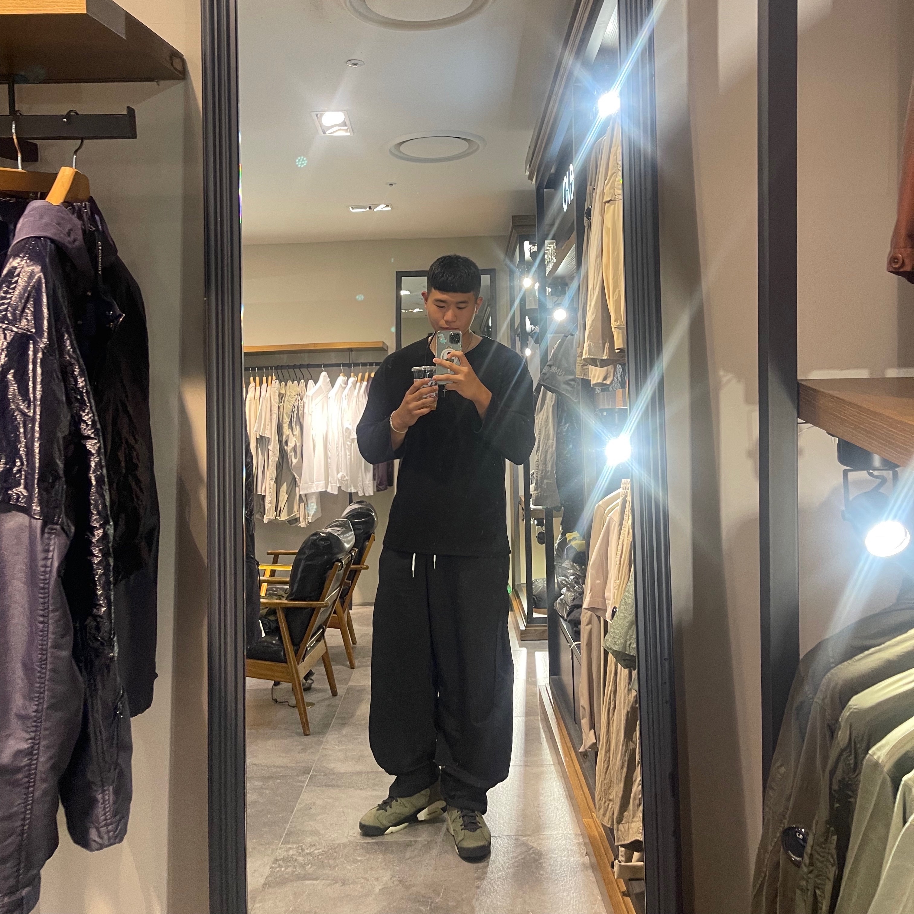 Jordan 6 x Travis Scott Retro Olive 착용 스타일