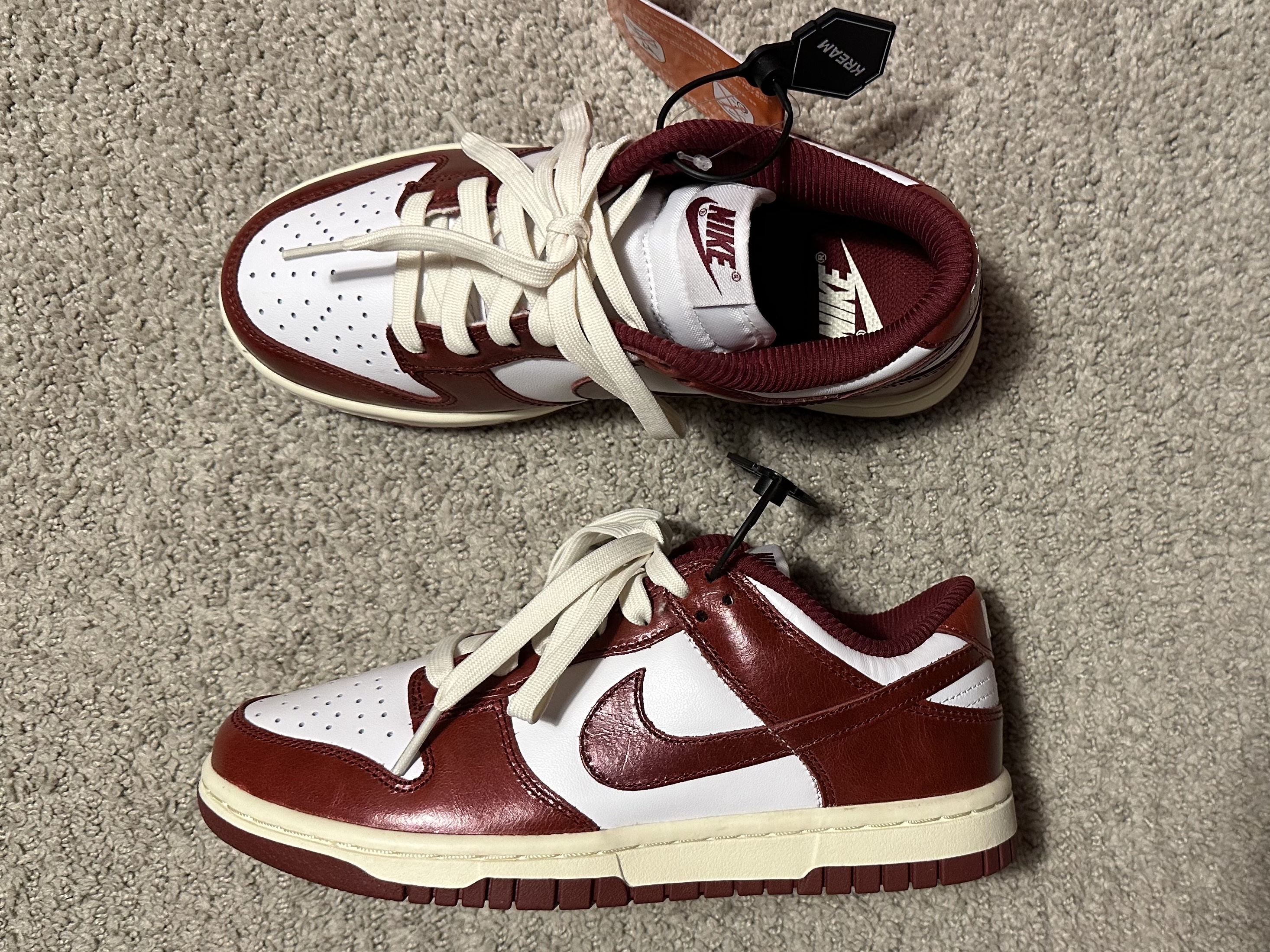 (W) Nike Dunk Low Retro PRM Team Red and White 착용 스타일 - 2