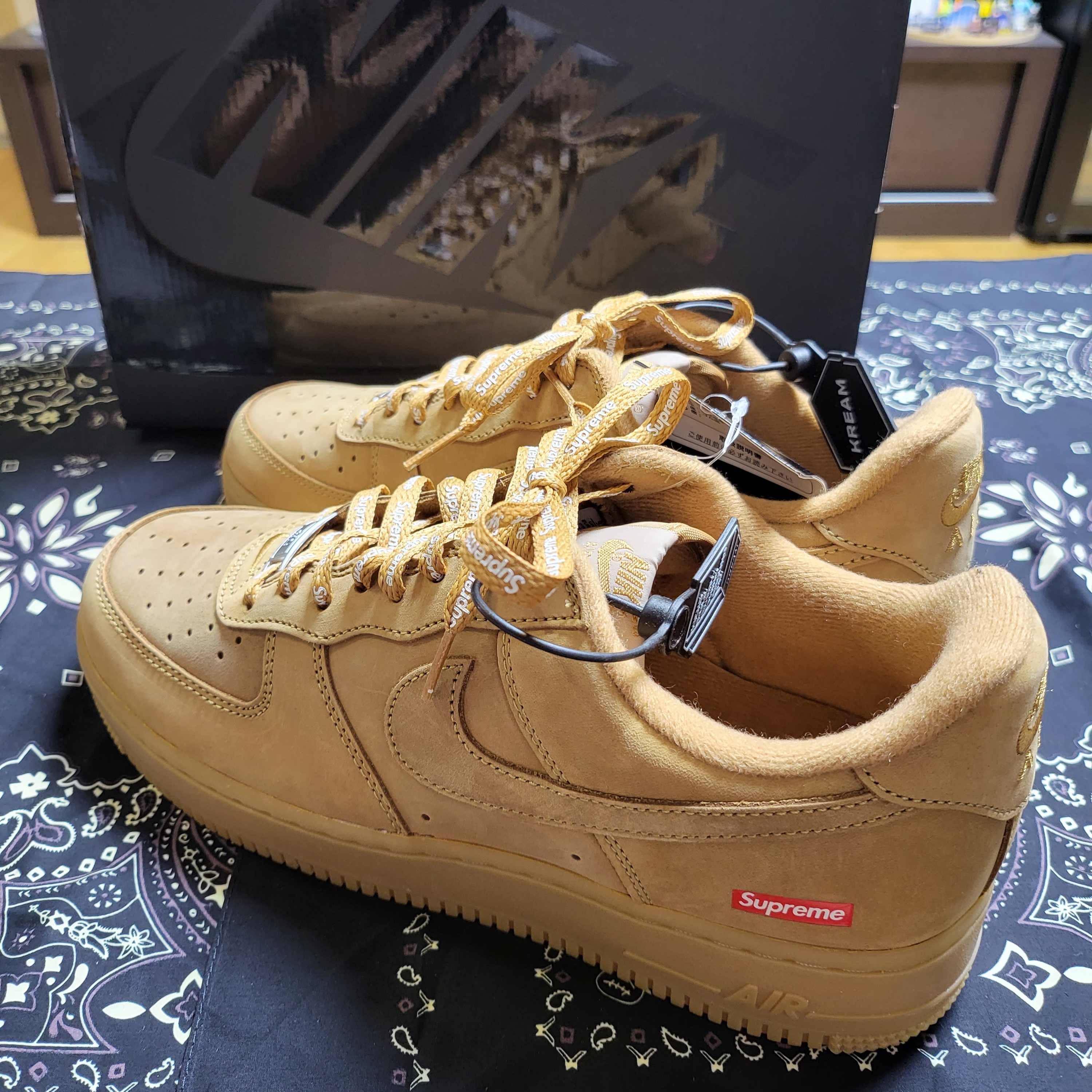 Nike x Supreme Air Force 1 Low Flax 착용 스타일 - 1
