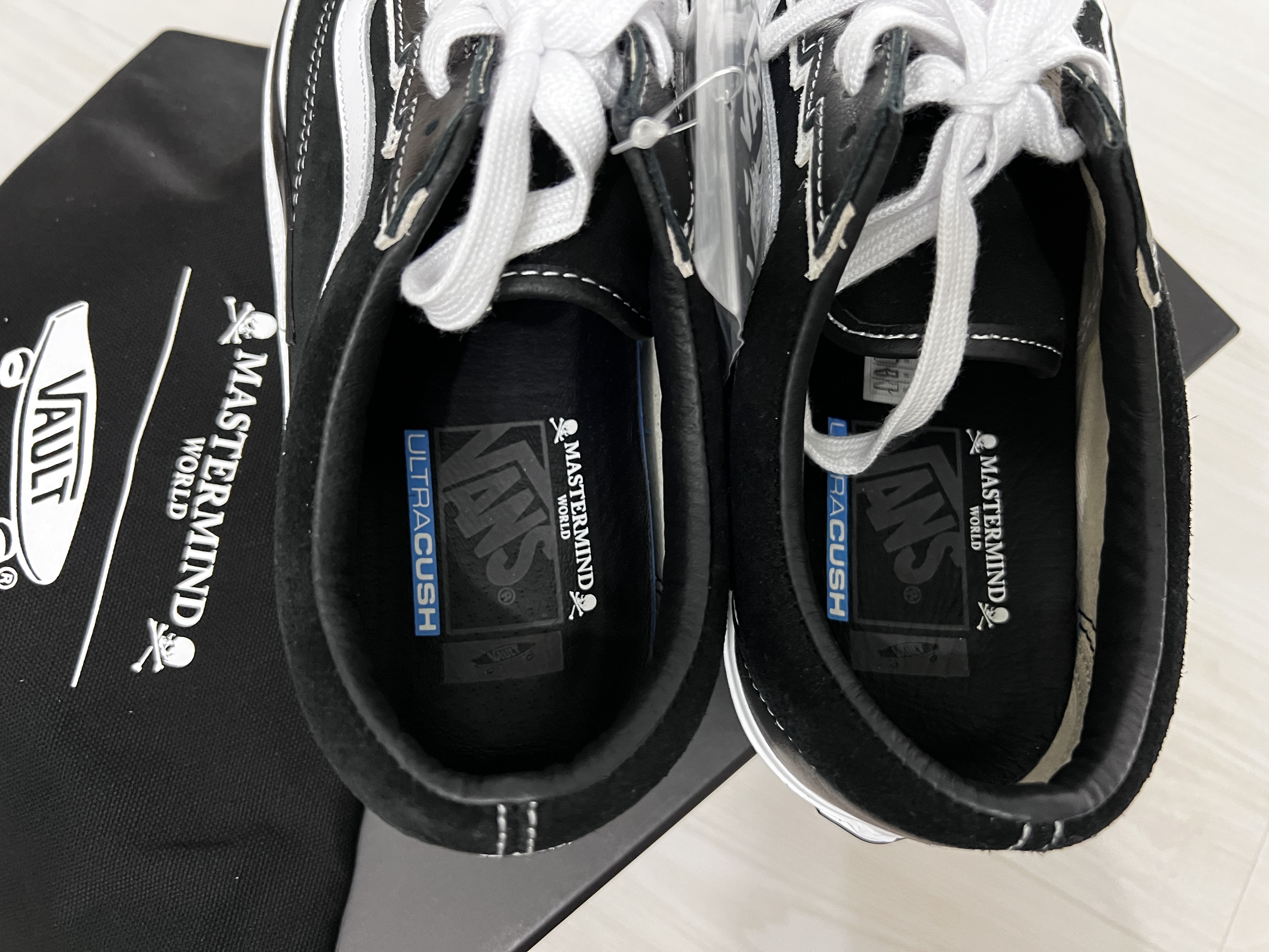 Vans Vault x Mastermind World Old Skool Bolt Black 착용 스타일 - 5