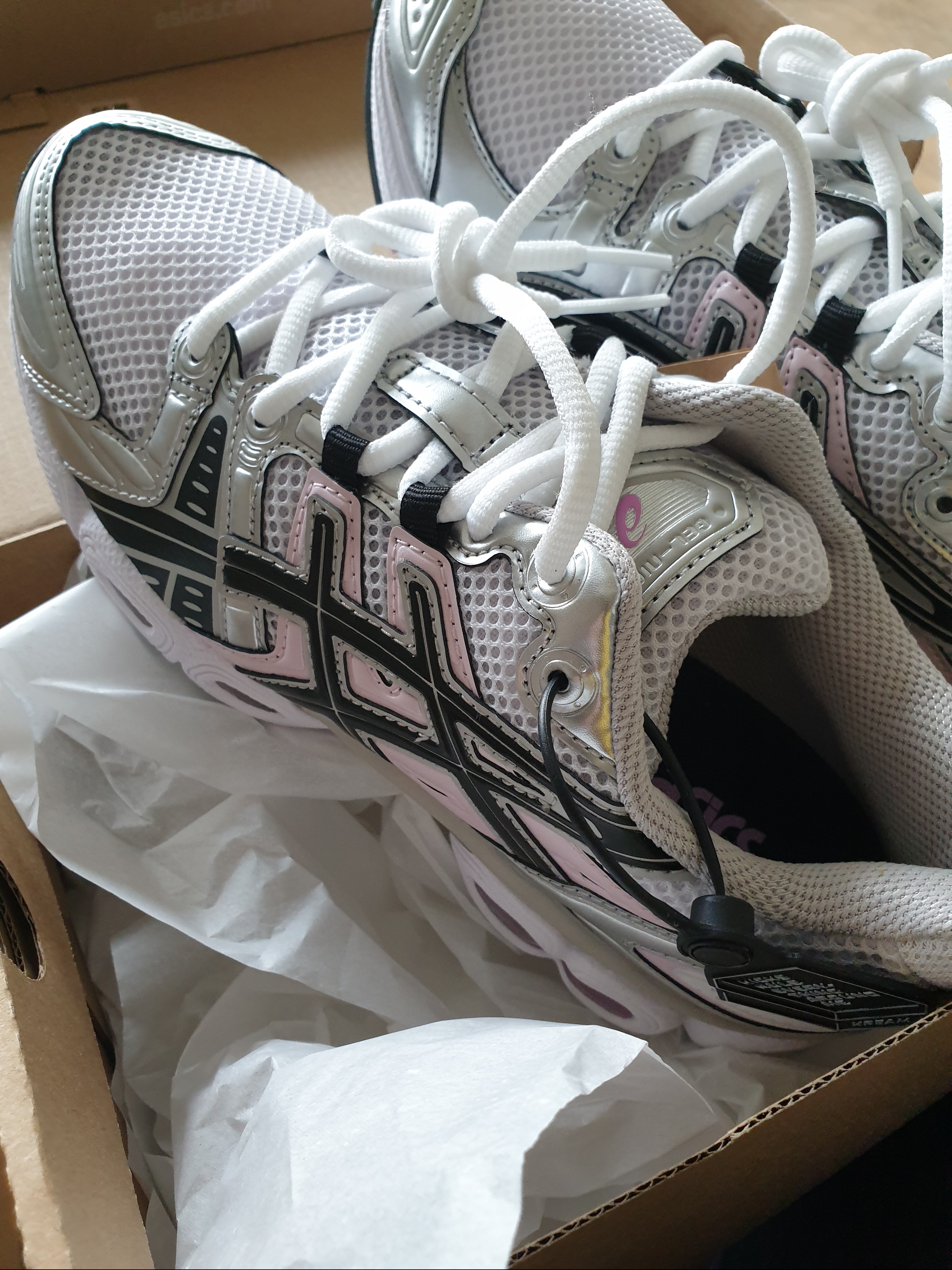 (W) Asics Gel-Nimbus 9 White Black 착용 스타일