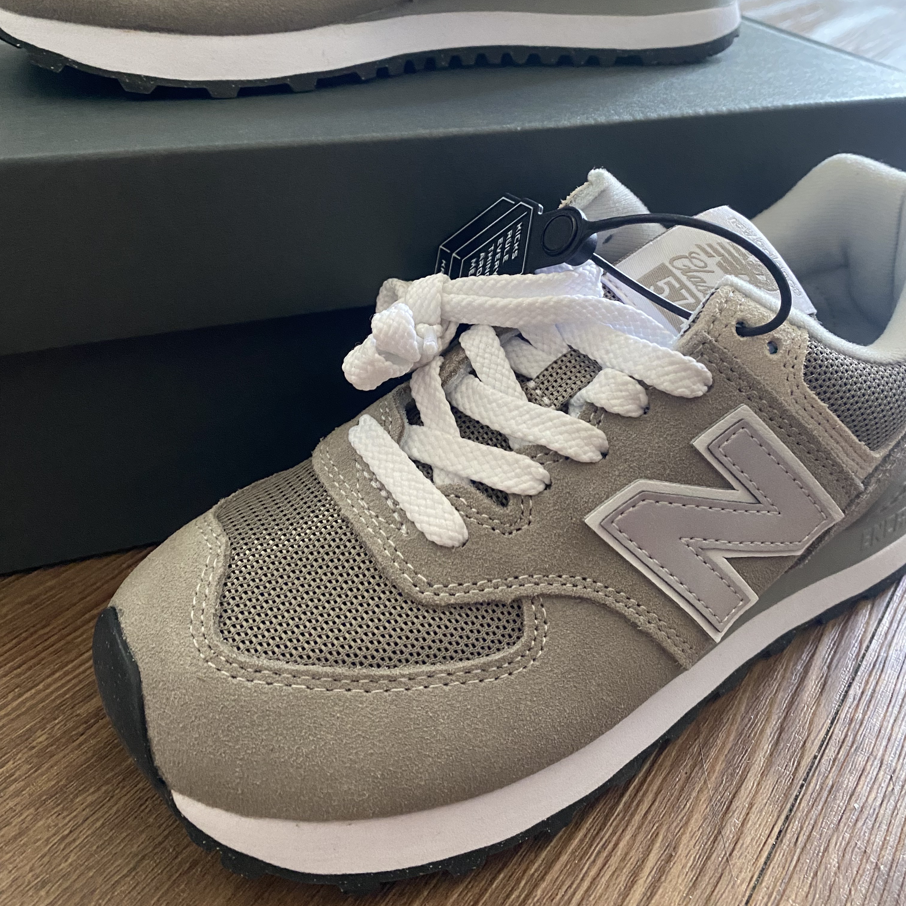 (W) New Balance 574 Worn By Anyone Grey - B Standard 착용 스타일 - 2
