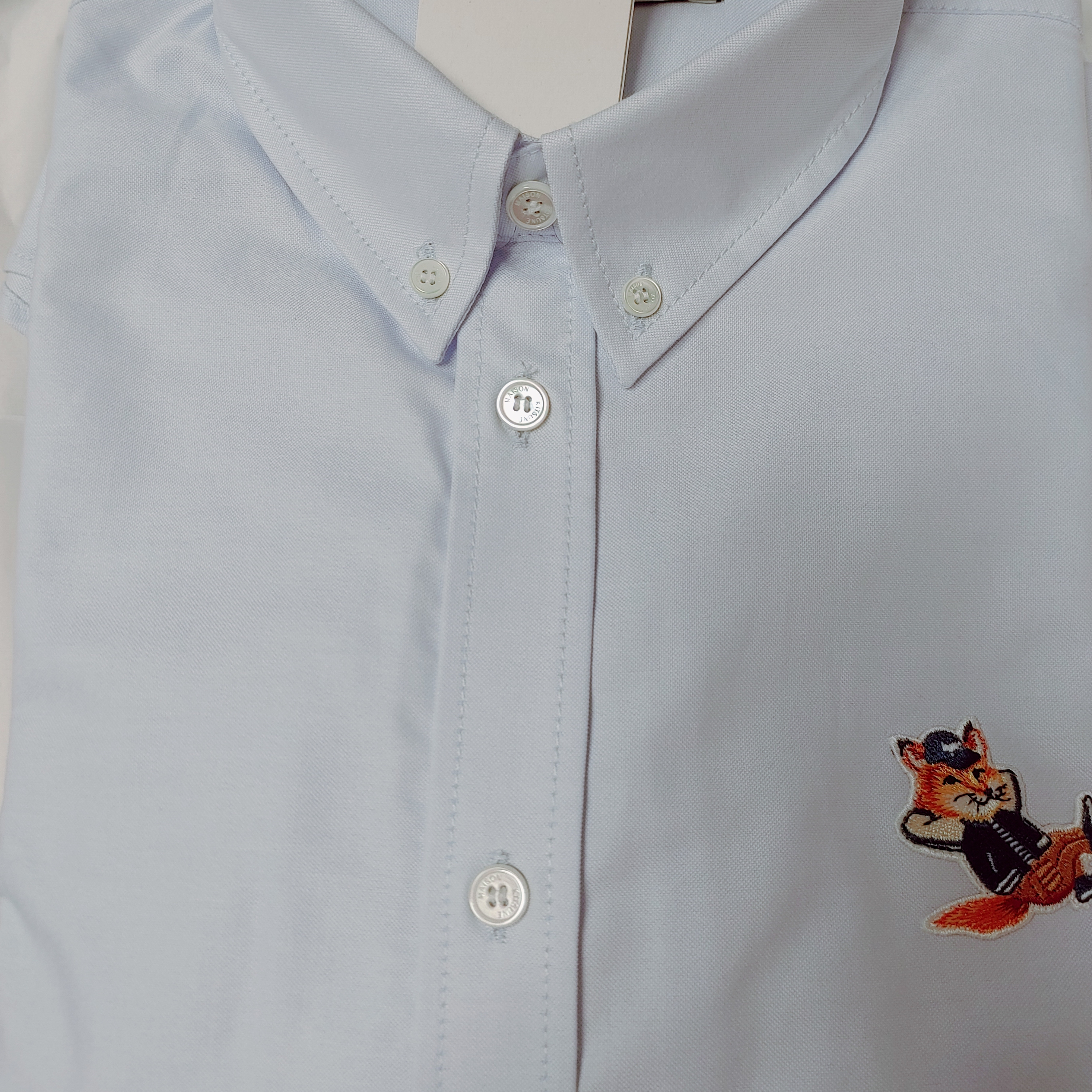 Maison Kitsune Dressed Fox Patch Relaxed Shirt Light Blue 착용 스타일