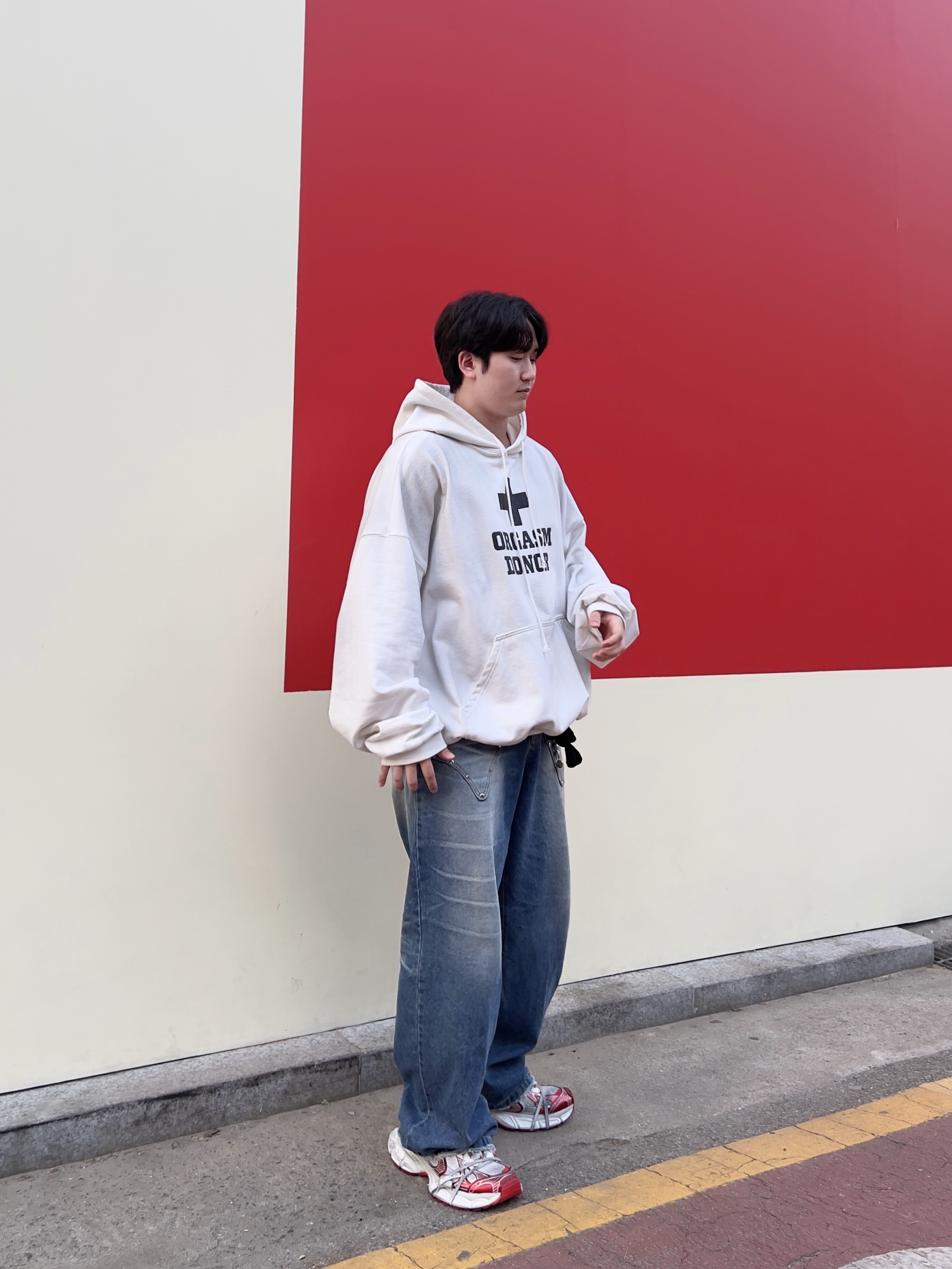 Balenciaga 3XL Sneakers White Red, Project G/R Orgasm Donor Hoodie Dirty White 착용 스타일 - 4